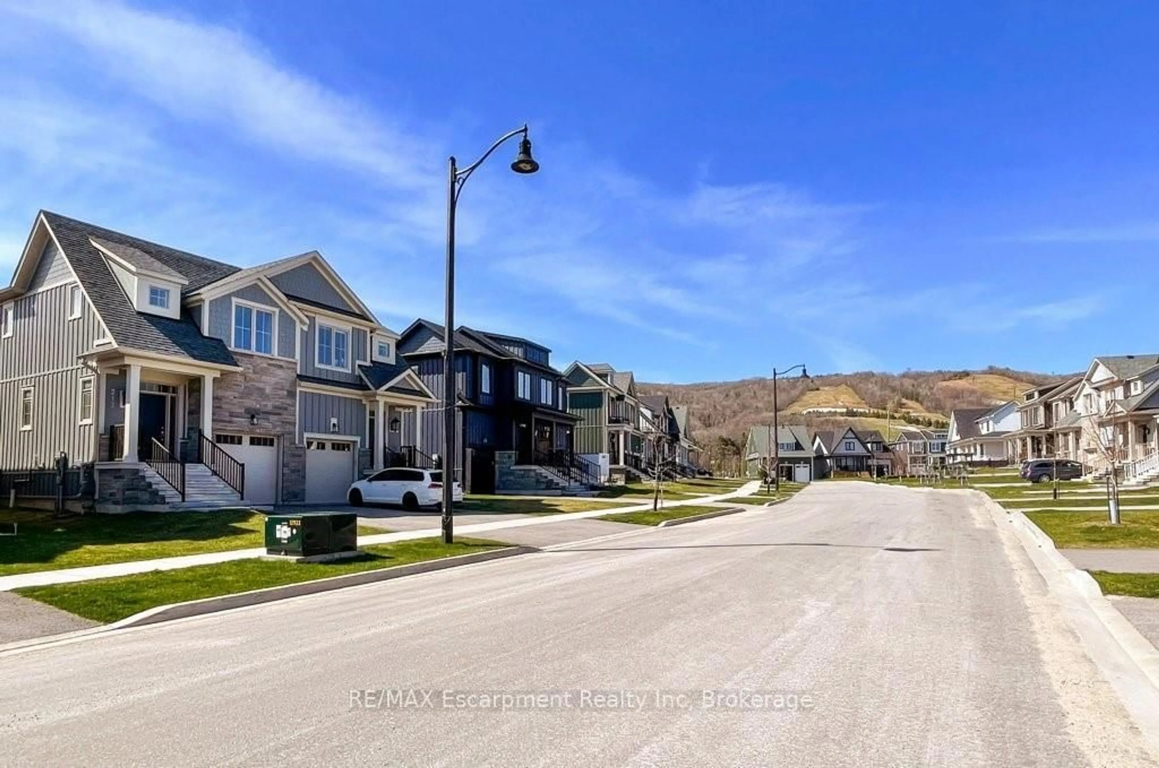 Unknown for 212 Courtland St, Blue Mountains Ontario L9Y 4E4