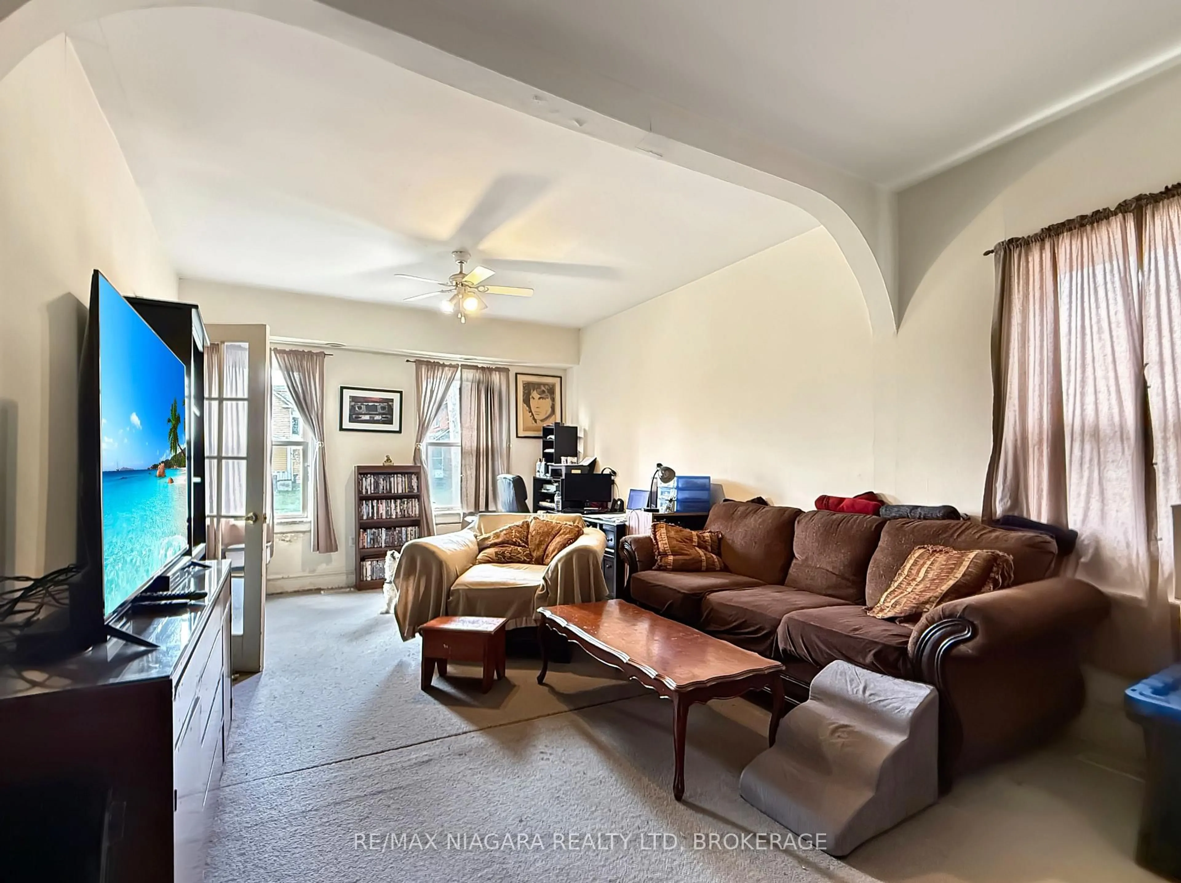 Living room with furniture, unknown for 35 Forsythe St, Fort Erie Ontario L2A 1X1