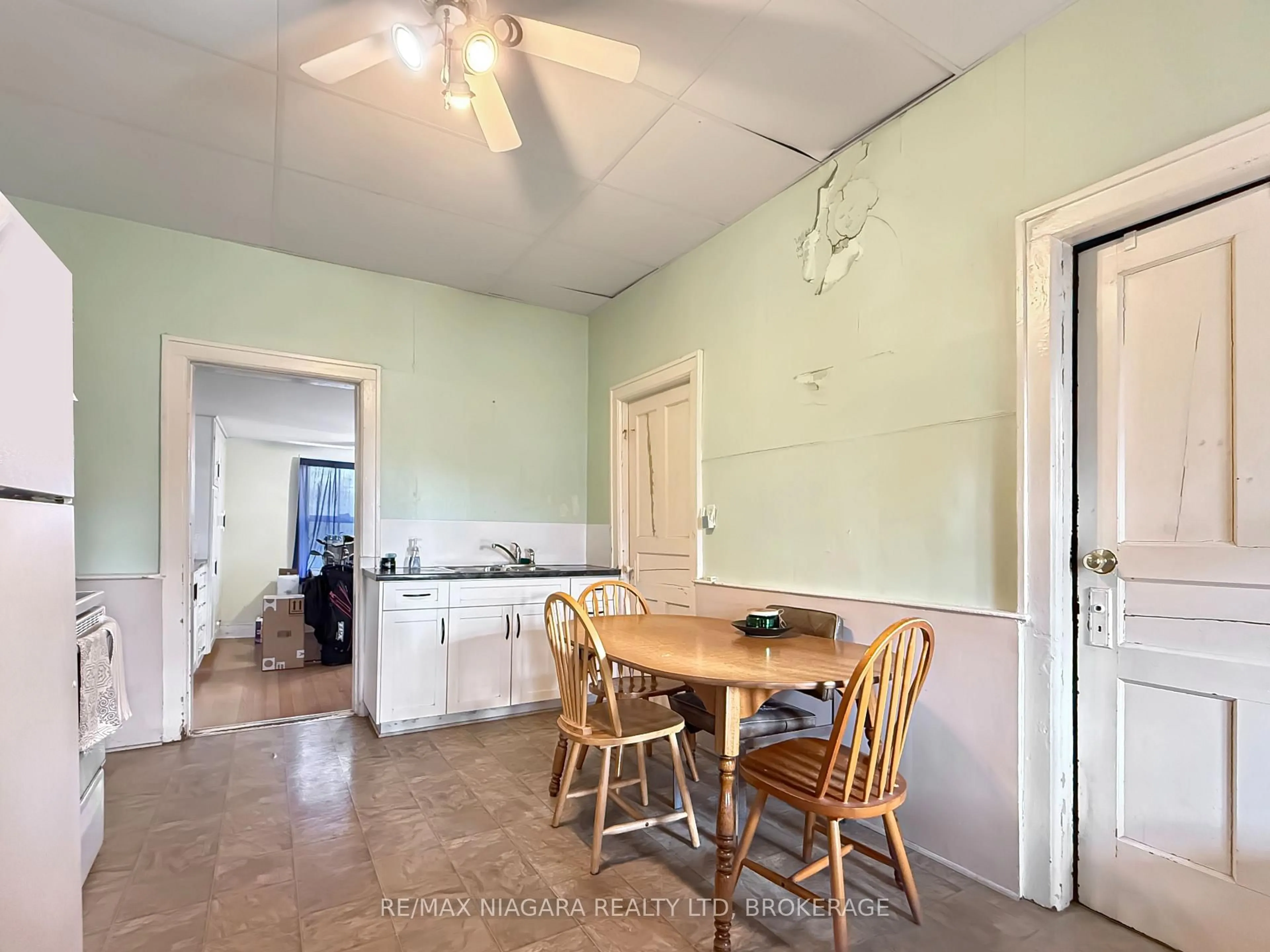 Unknown for 35 Forsythe St, Fort Erie Ontario L2A 1X1