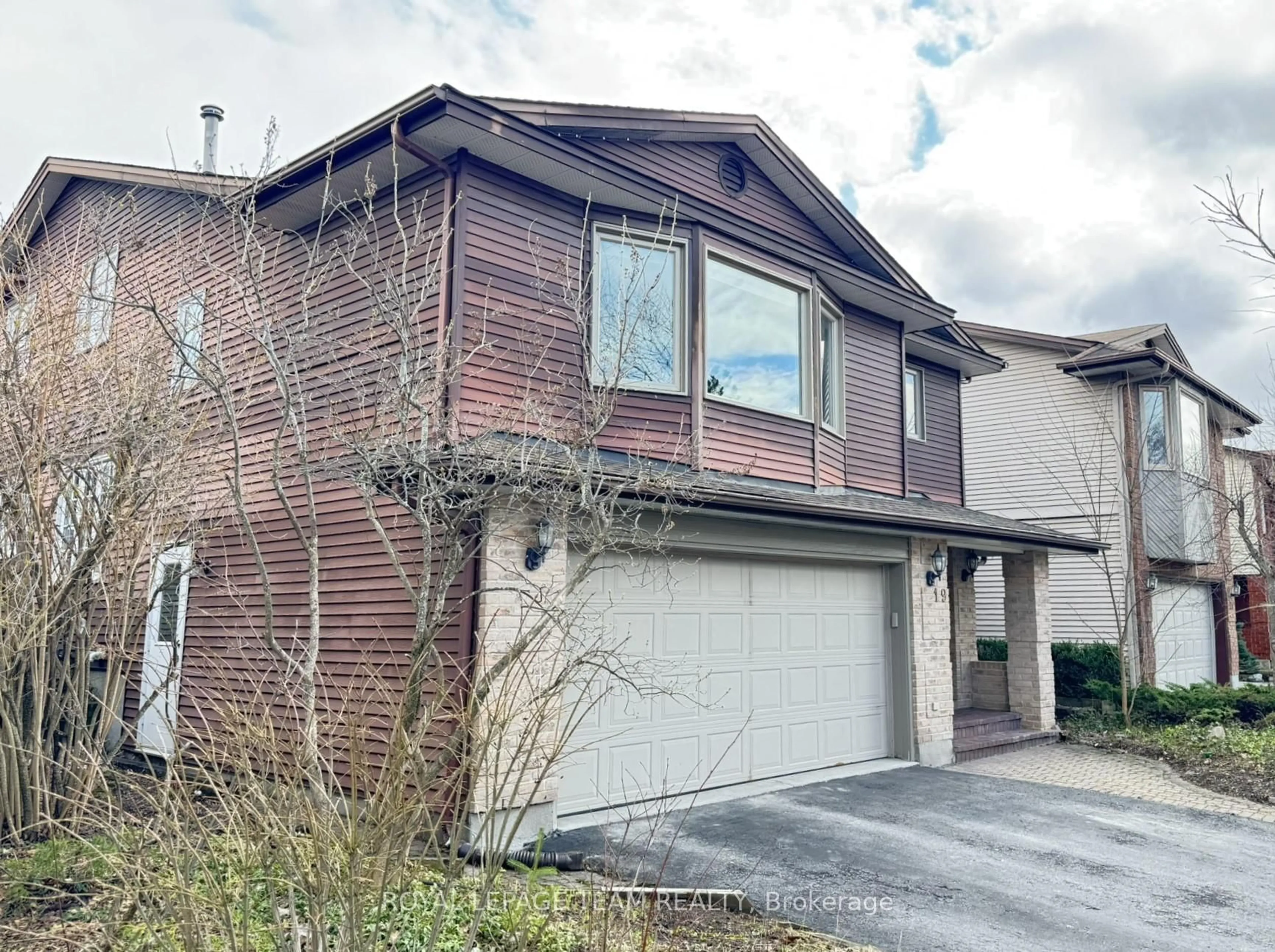 Home with vinyl exterior material, street for 19 Hackett St, Ottawa Ontario K1V 0P9