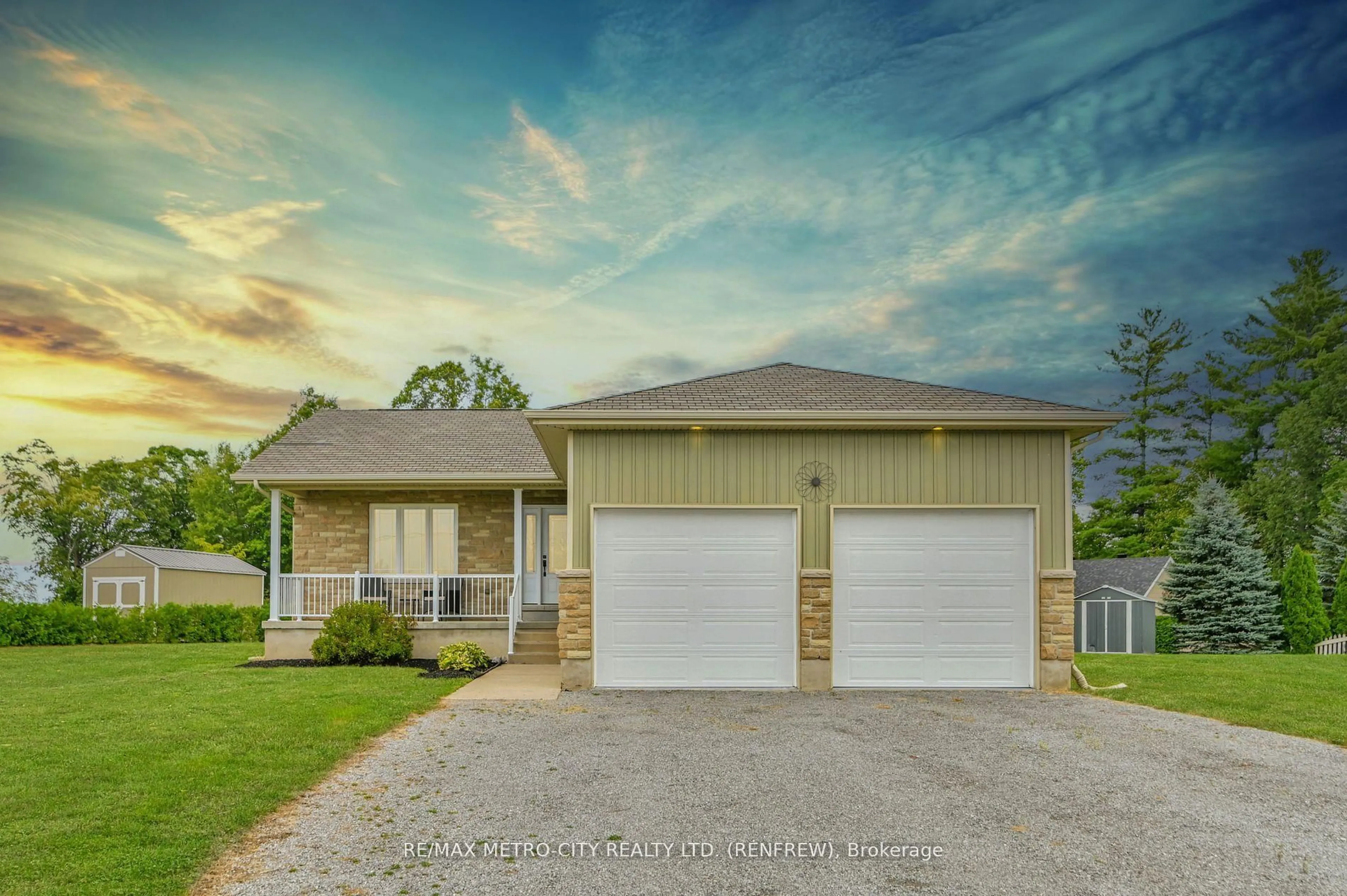 Home with vinyl exterior material, street for 35 Lakeridge Tr, Beachburg Ontario K0J 1C0