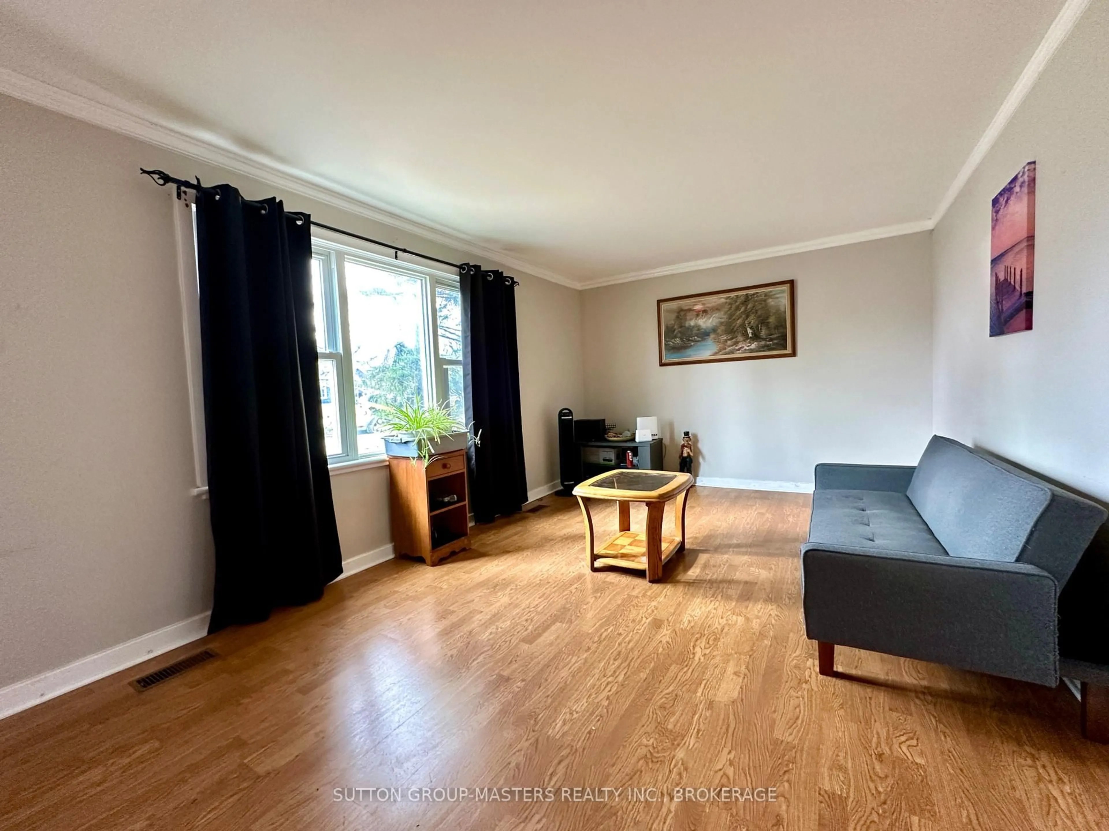 A pic of a room for 1668 Victoria St, Kingston Ontario K7M 5K3