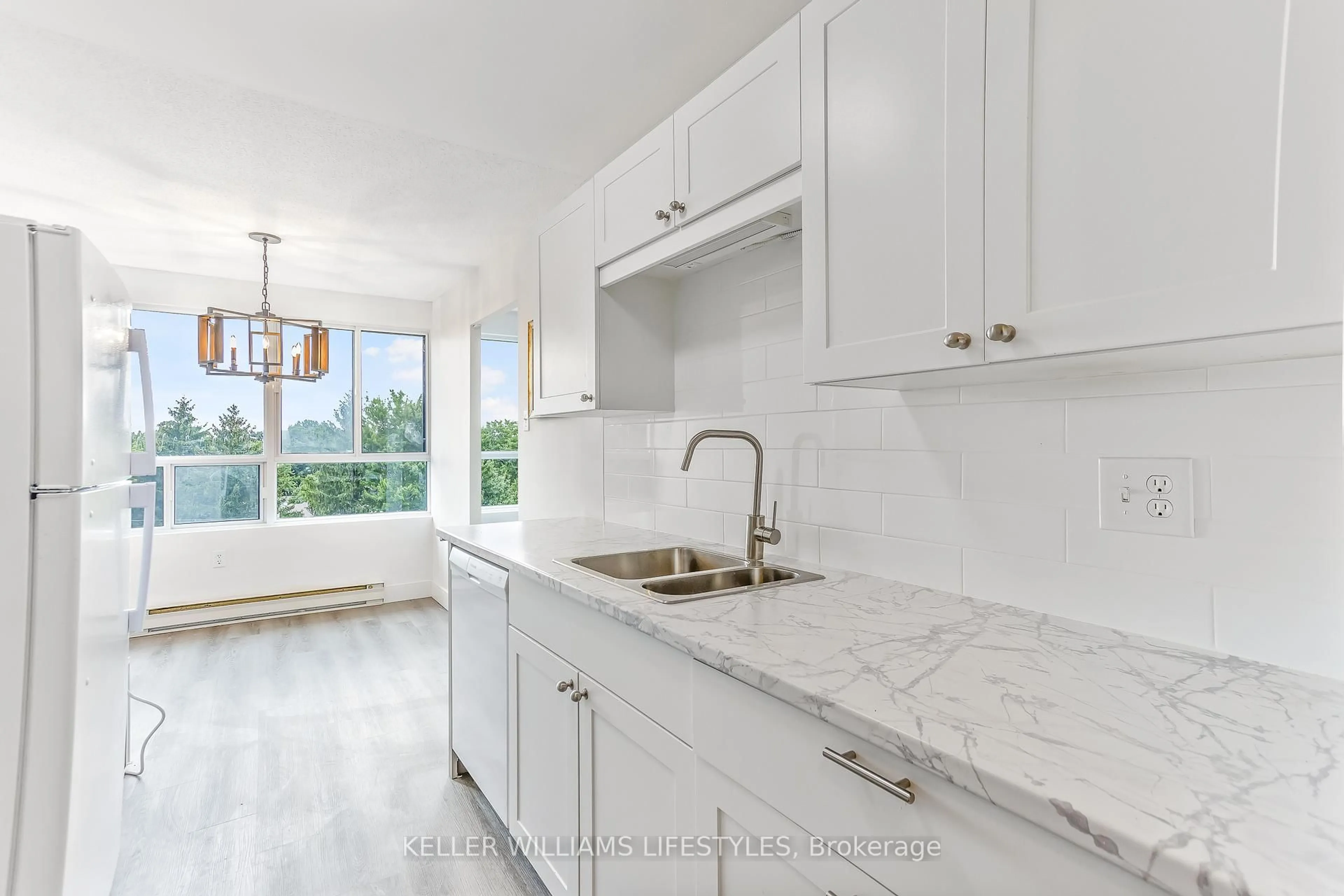 Open concept kitchen, ceramic/tile floor for 600 GRENFELL Dr #609, London North Ontario N5X 2R8