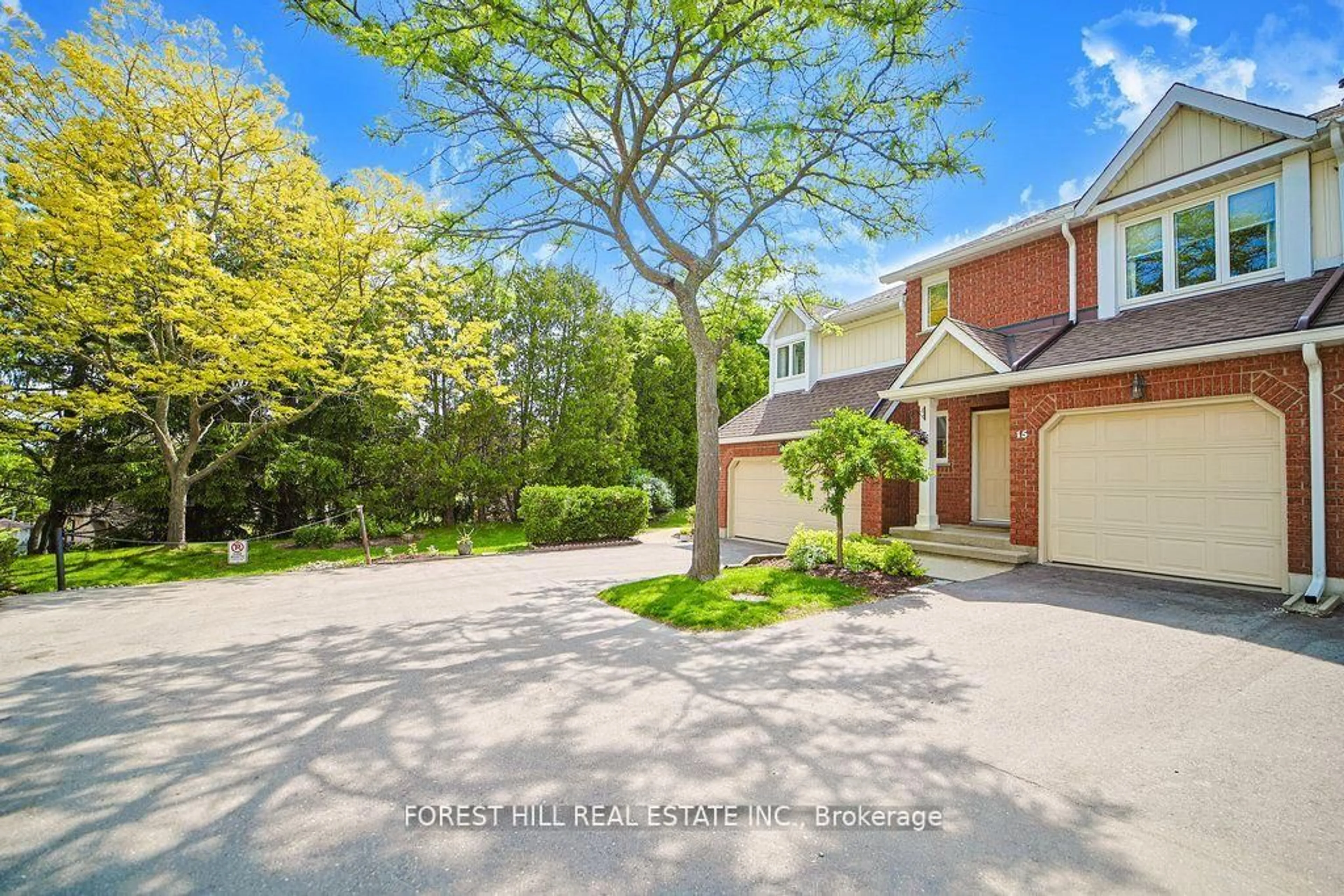 A pic from outside/outdoor area/front of a property/back of a property/a pic from drone, street for 523 Beechwood Dr #15, Waterloo Ontario N2T 2G7