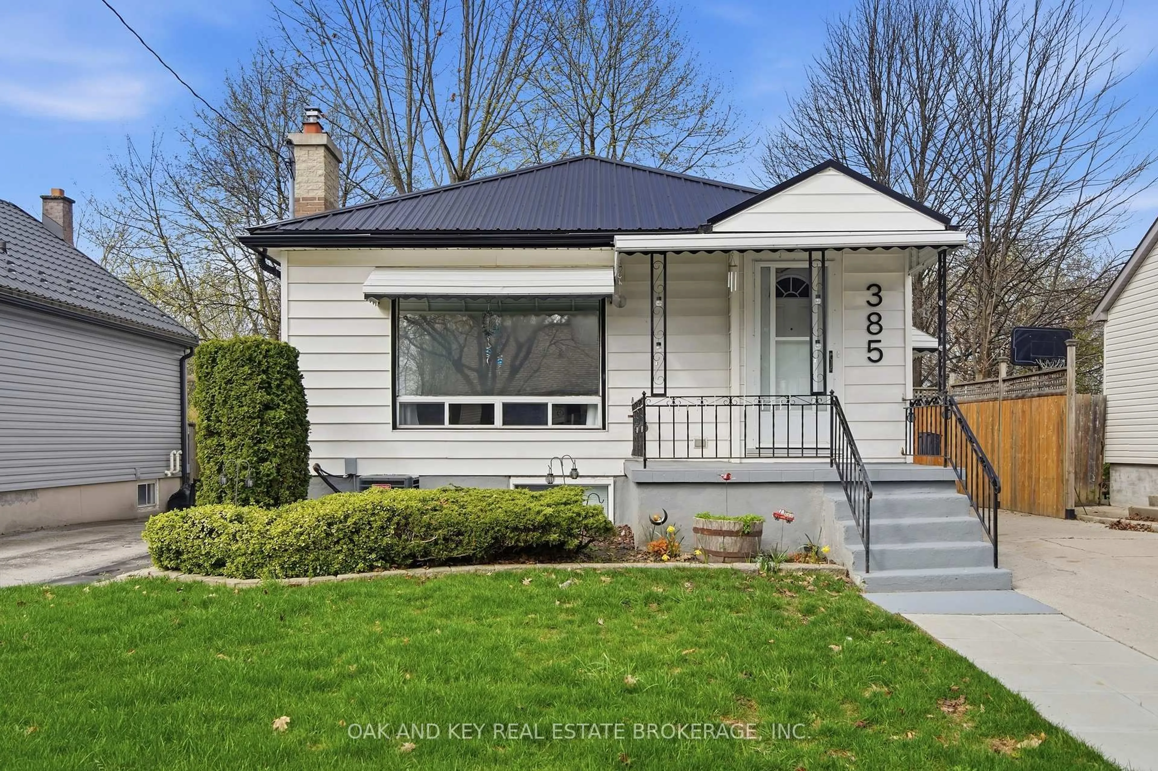 Home with vinyl exterior material, street for 385 Avondale Rd, London East Ontario N5W 5B6