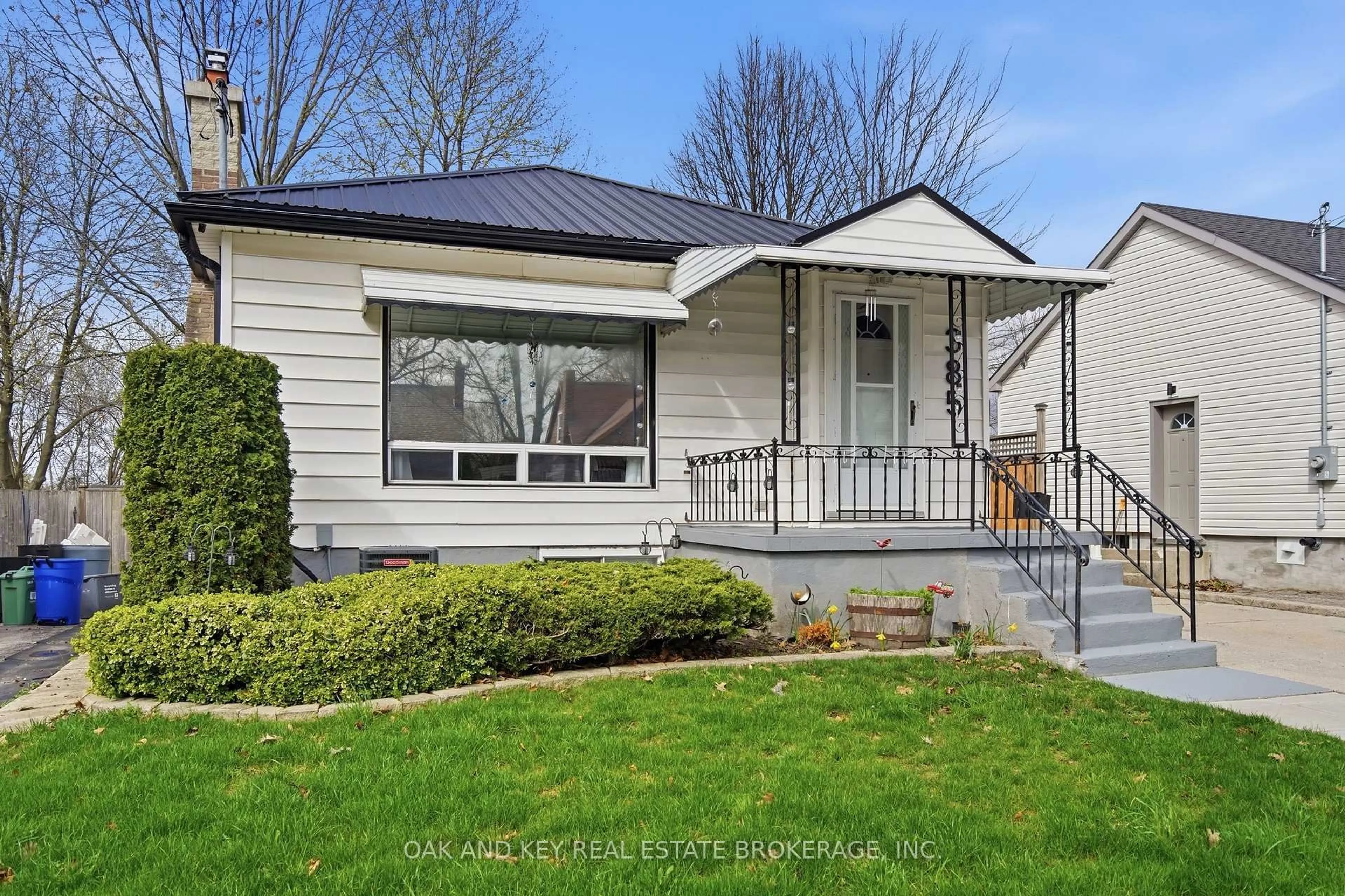 Home with vinyl exterior material, street for 385 Avondale Rd, London East Ontario N5W 5B6