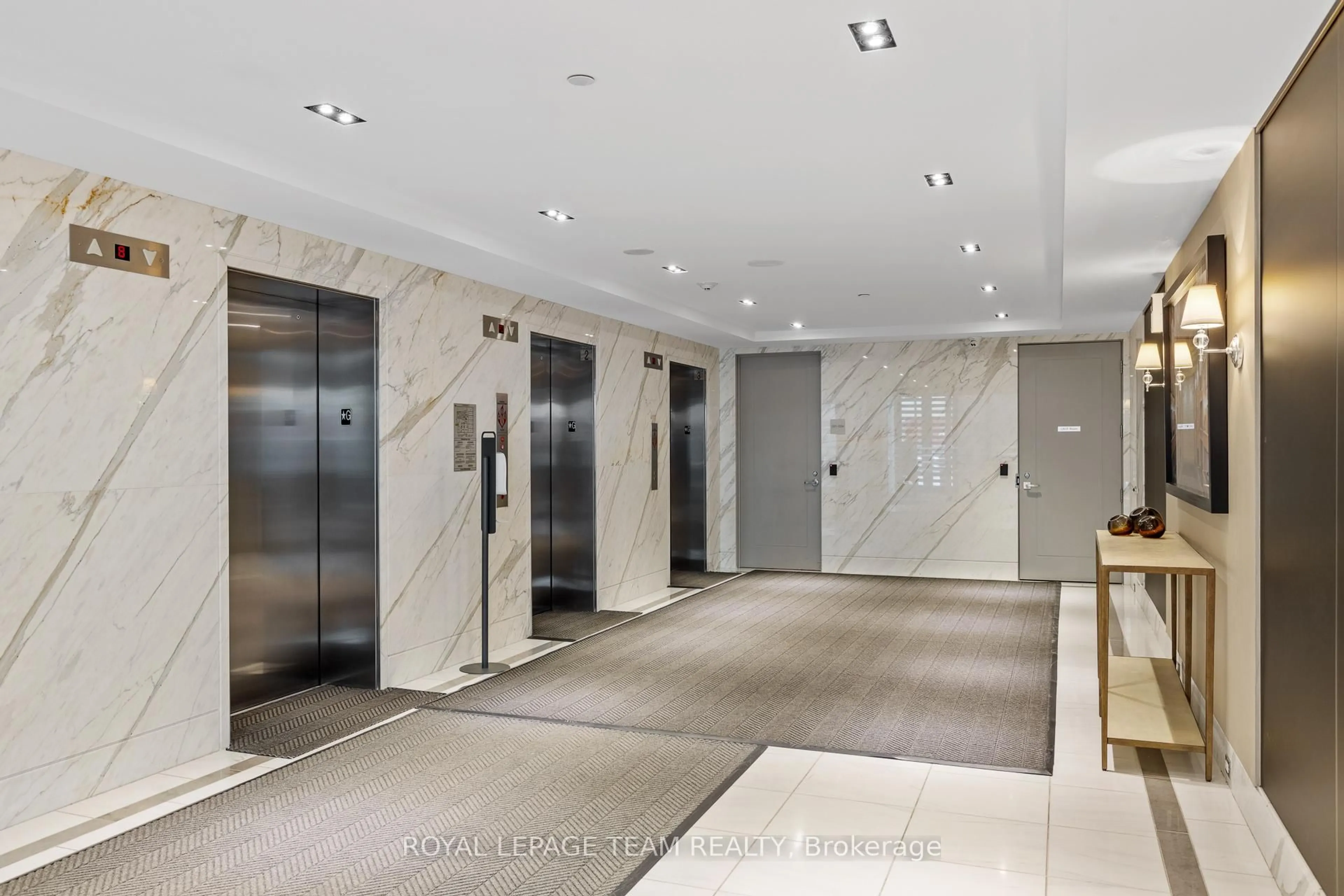 Indoor foyer for 111 Champagne Ave #1506, Ottawa Ontario K1S 5V3