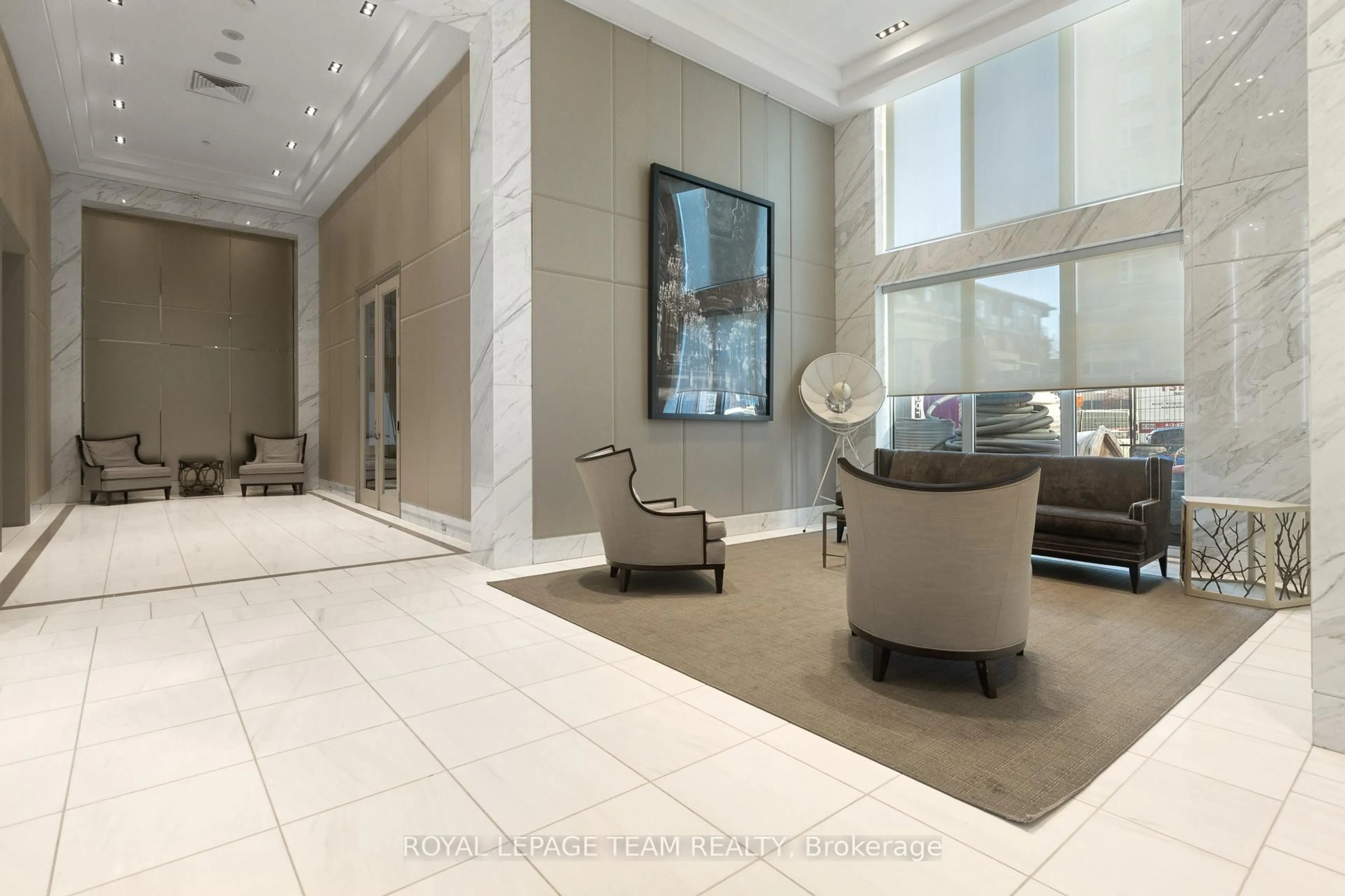 Lobby for 111 Champagne Ave #1506, Ottawa Ontario K1S 5V3