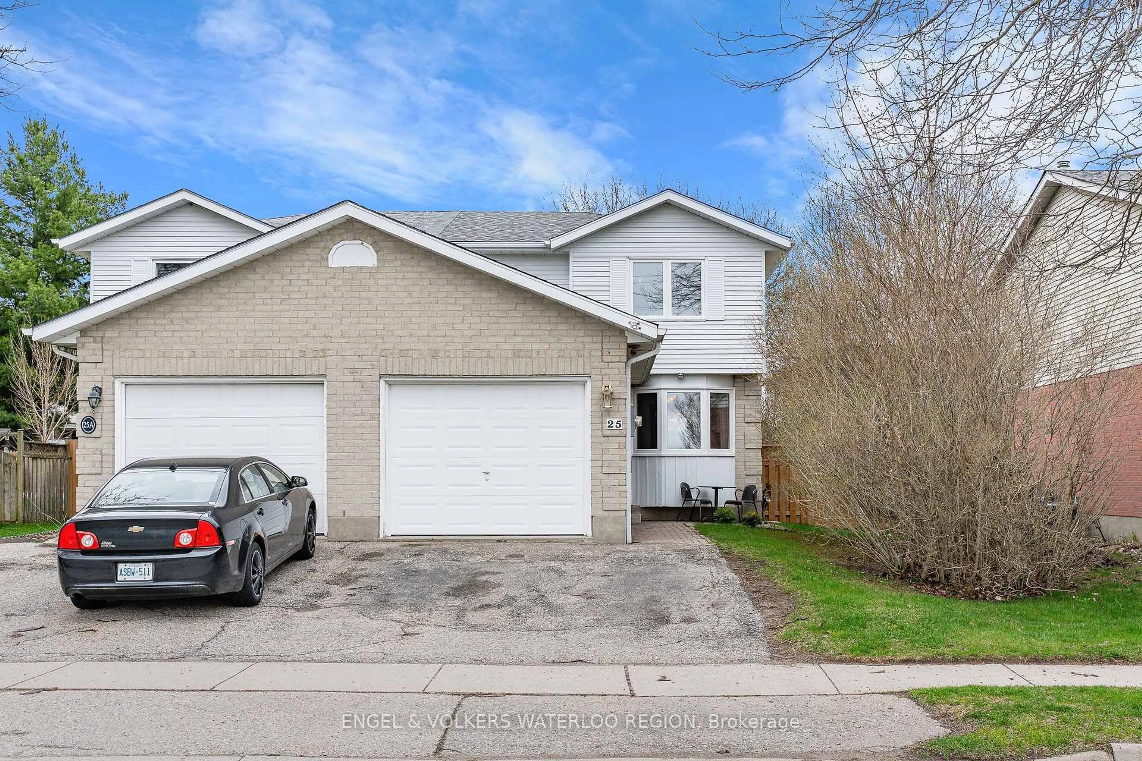 Unknown for 25 Oak Ave, Waterloo Ontario N3L 3C6