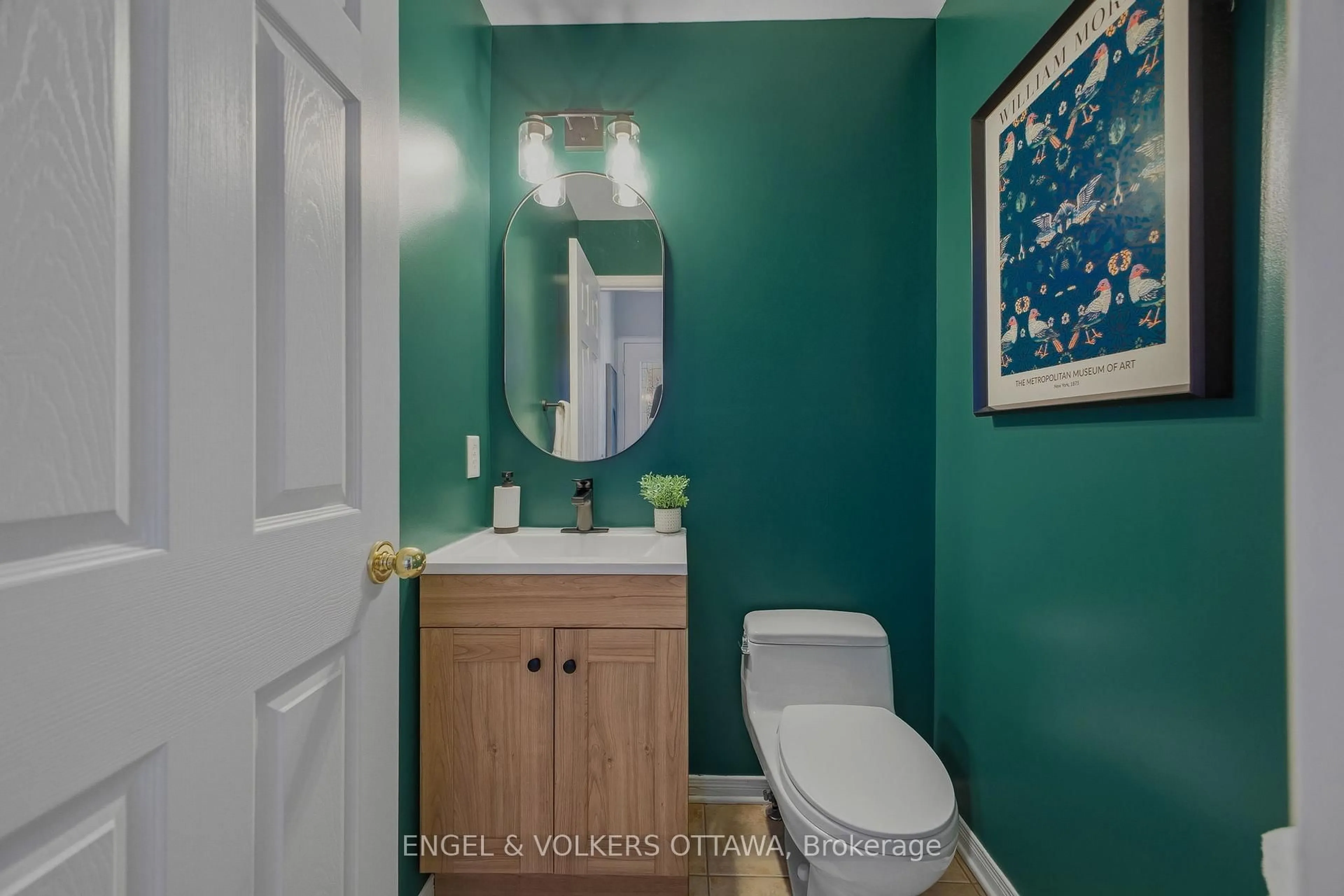 Standard bathroom, ceramic/tile floor for 50 Carwood Circ, Ottawa Ontario K1K 4V4