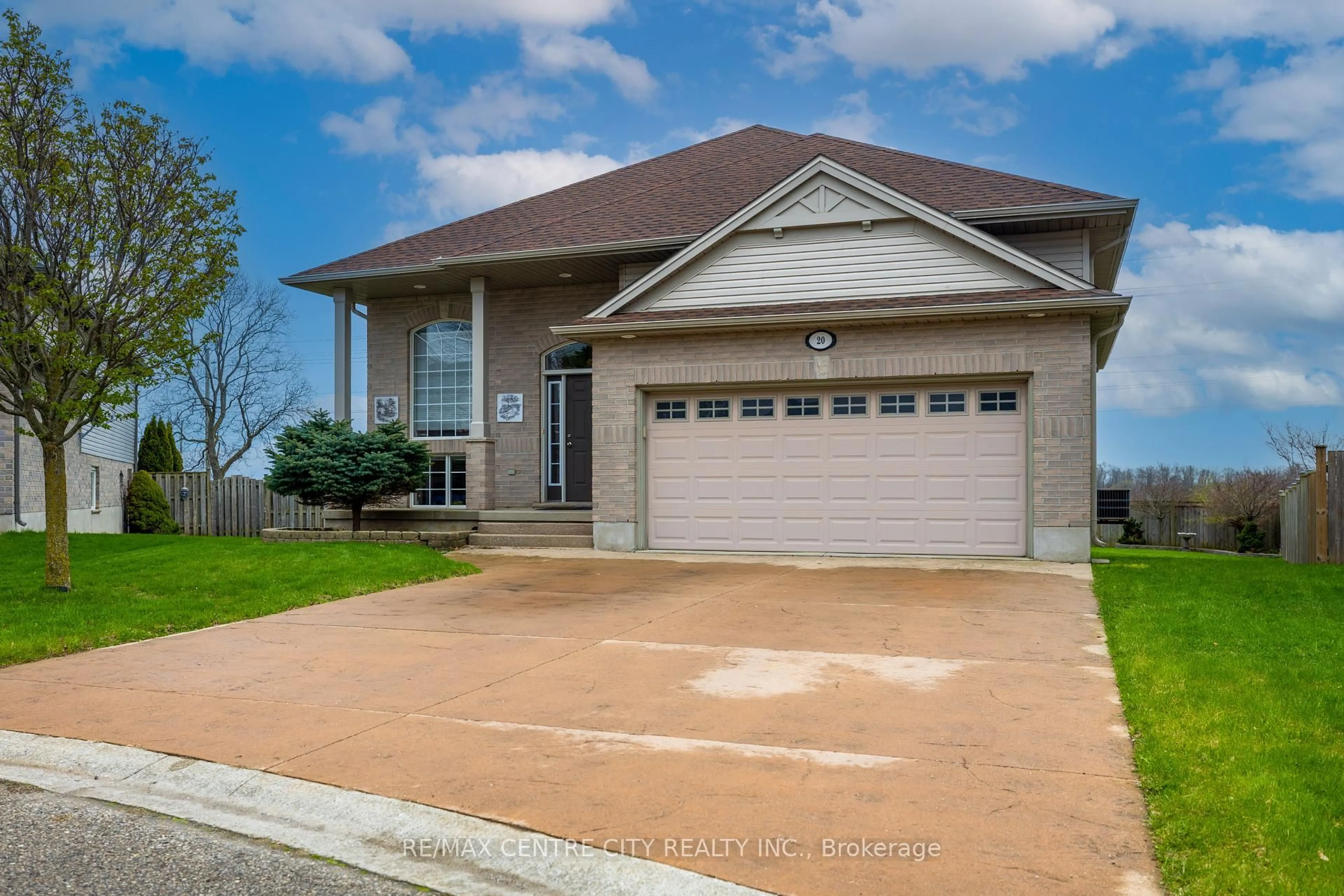 Home with brick exterior material, street for 20 Chamberlain Crt, St. Thomas Ontario N5R 0A4