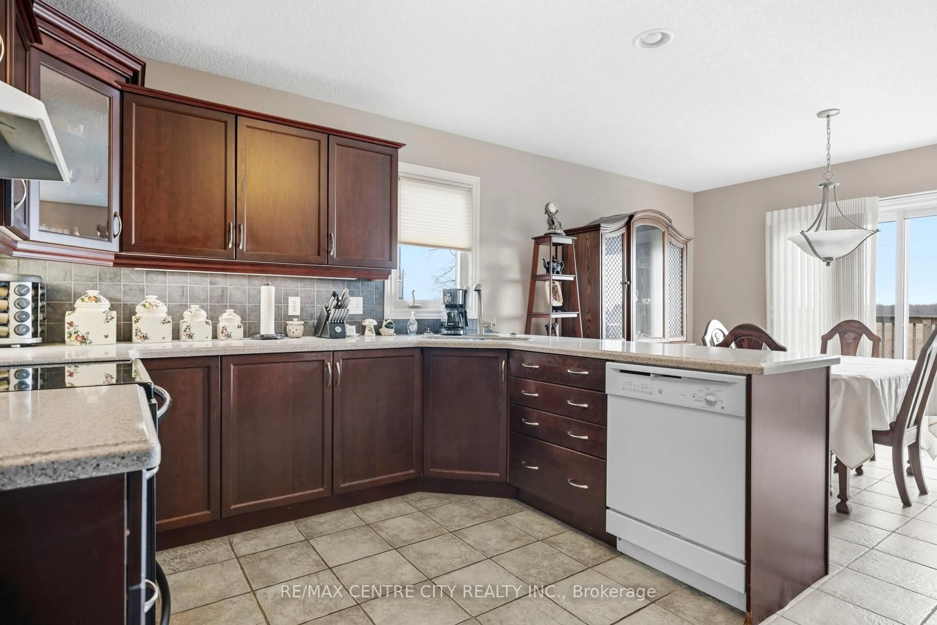 Open concept kitchen, ceramic/tile floor for 20 Chamberlain Crt, St. Thomas Ontario N5R 0A4