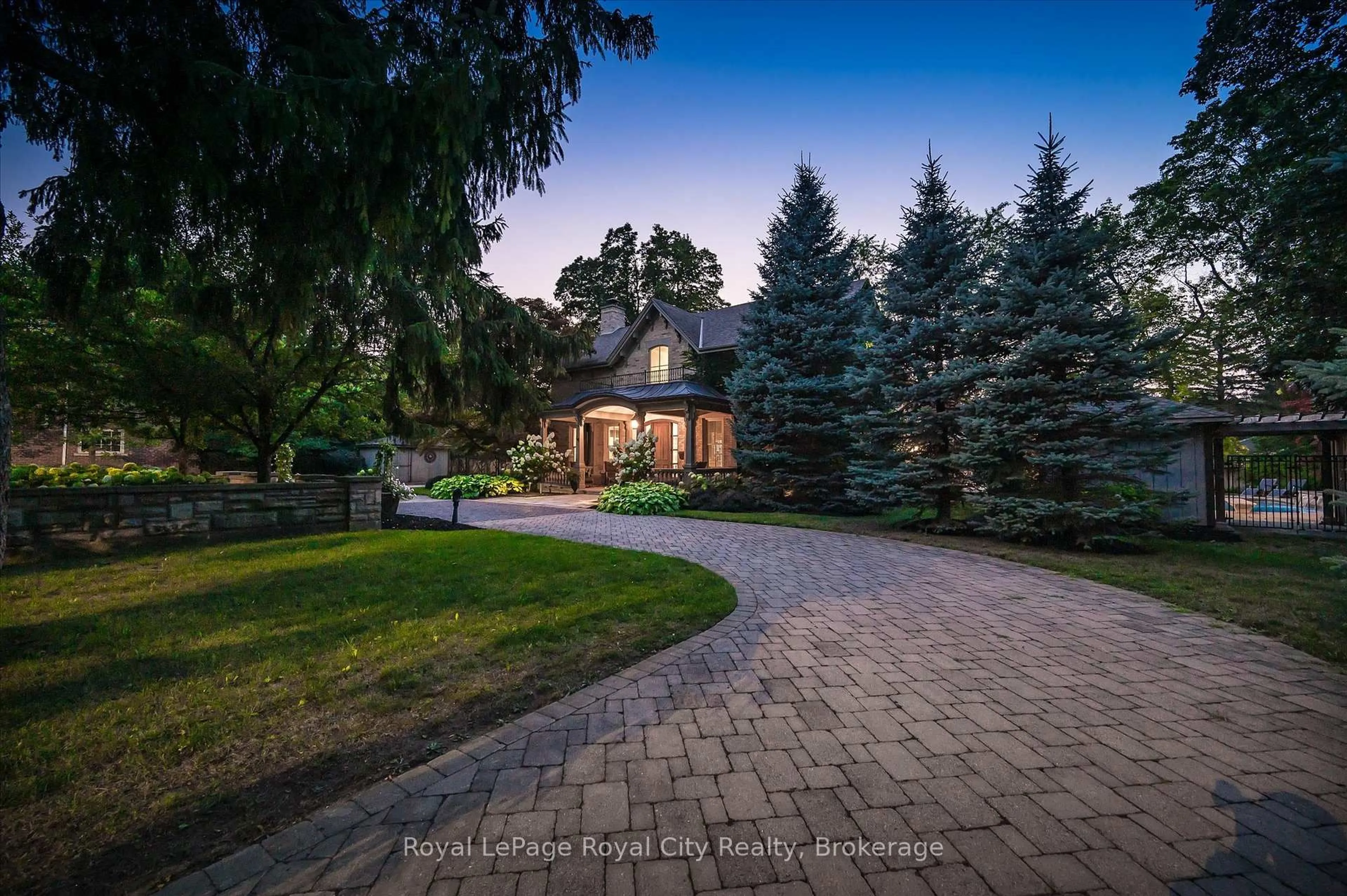 A pic from outside/outdoor area/front of a property/back of a property/a pic from drone, street for 66 Grange St, Guelph Ontario N1E 2V2