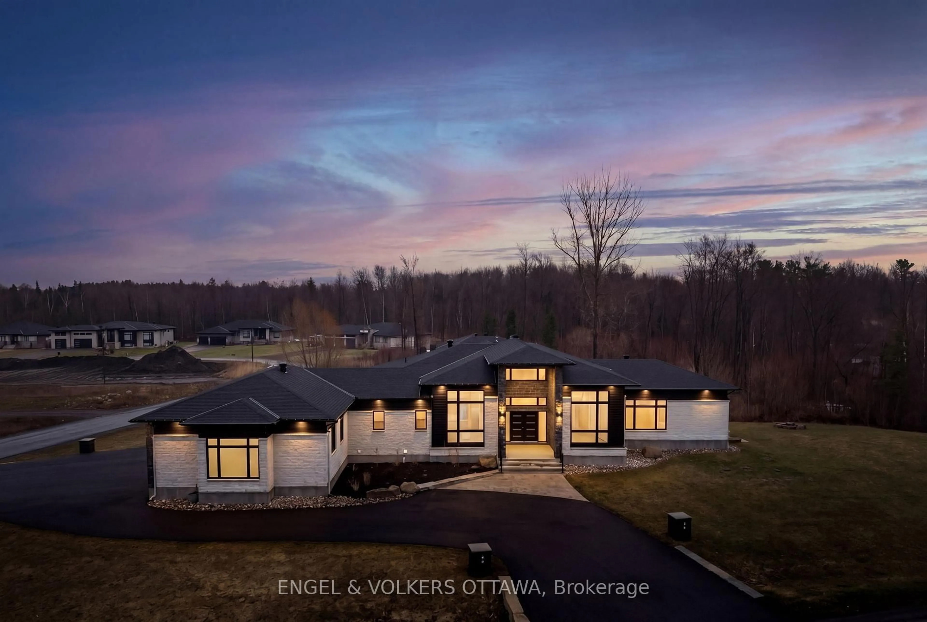 A pic from outside/outdoor area/front of a property/back of a property/a pic from drone, unknown for 1600 Nightshade Pl, Greely Ontario K4P 0C7