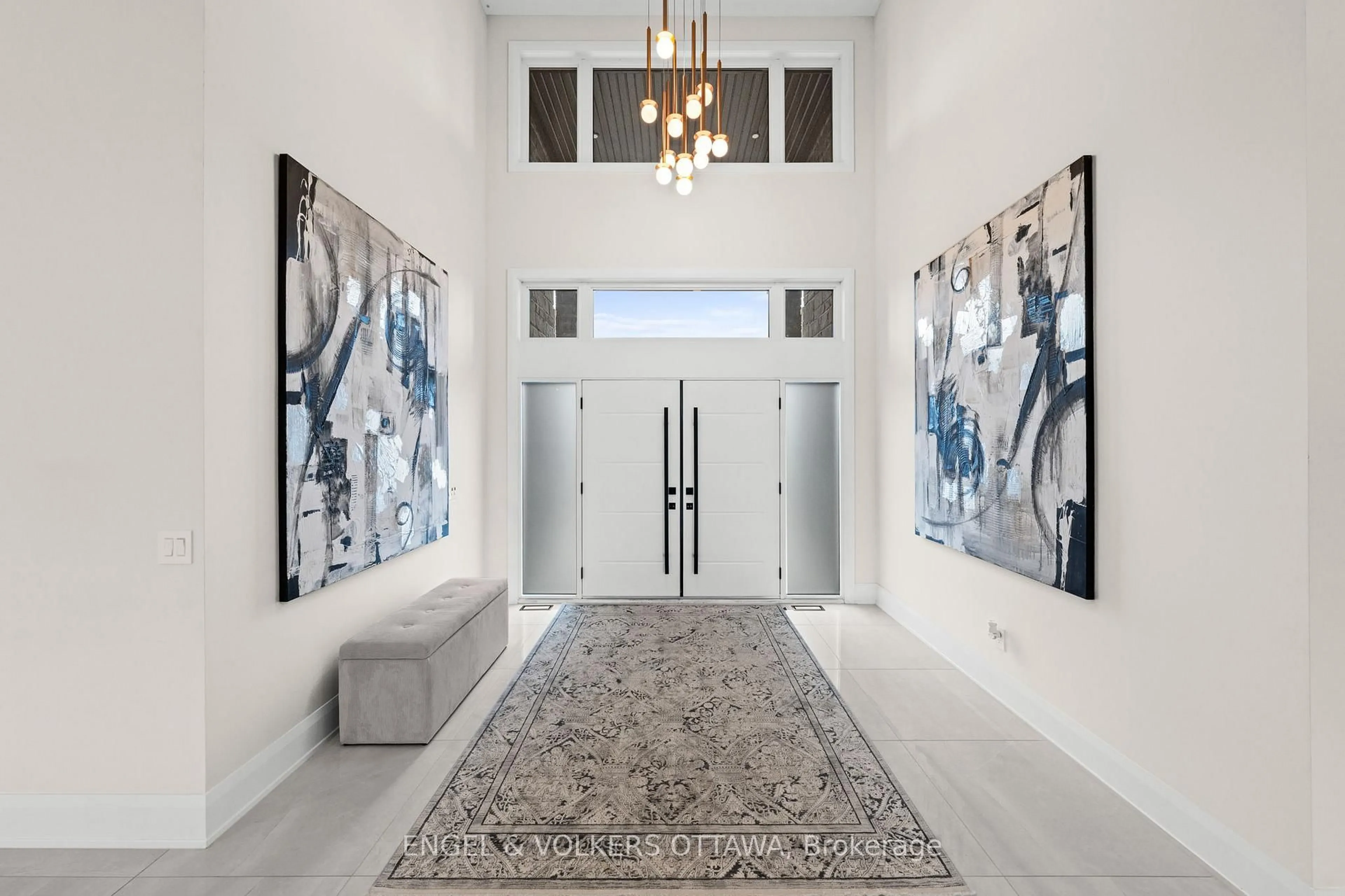 Indoor entryway for 1600 Nightshade Pl, Greely Ontario K4P 0C7