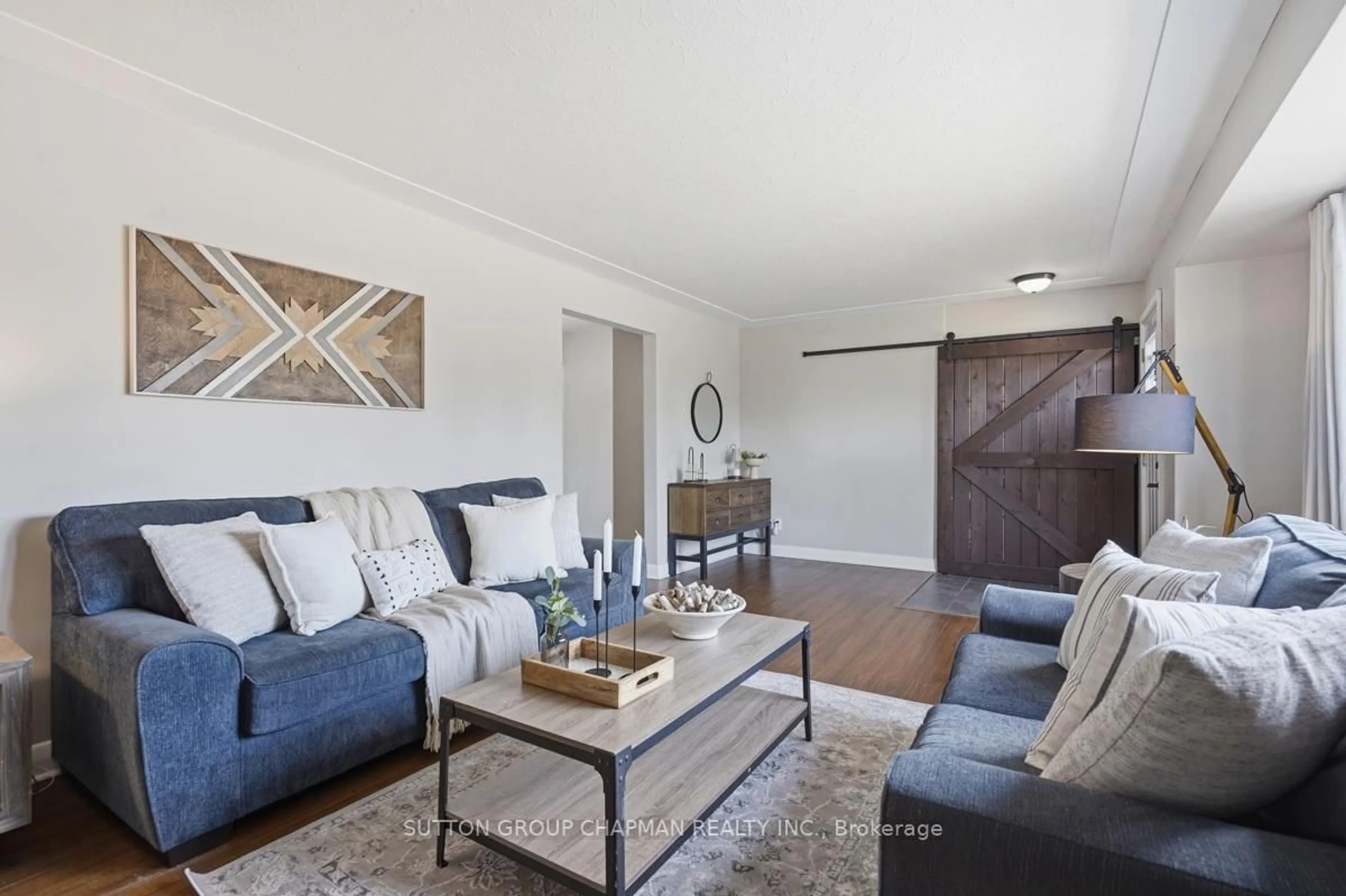 Living room with furniture, unknown for 916 Oxford St, London North Ontario N6H 1V3