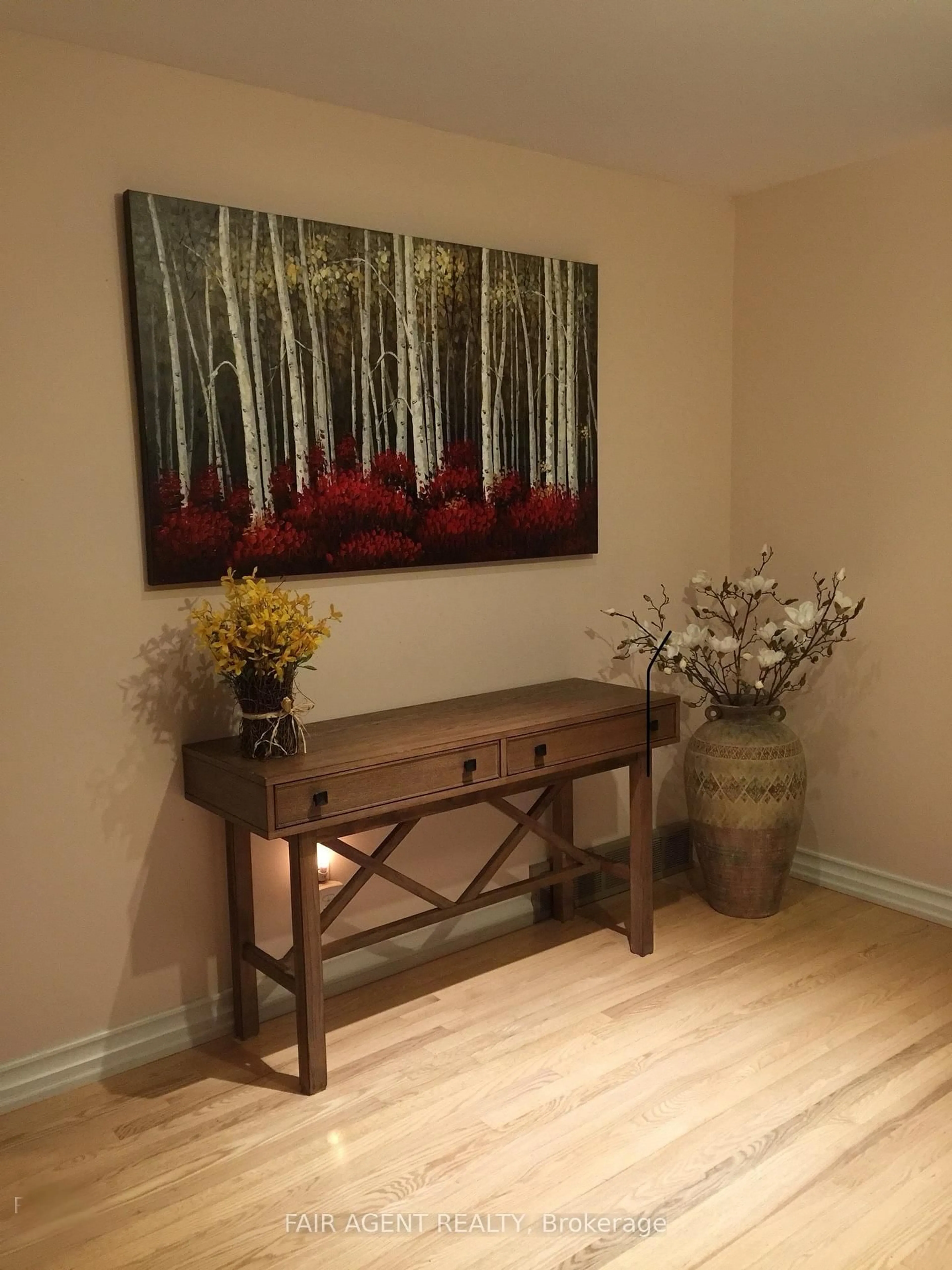 Indoor entryway for 18 TOBIN Crt, London South Ontario N6K 3Y3