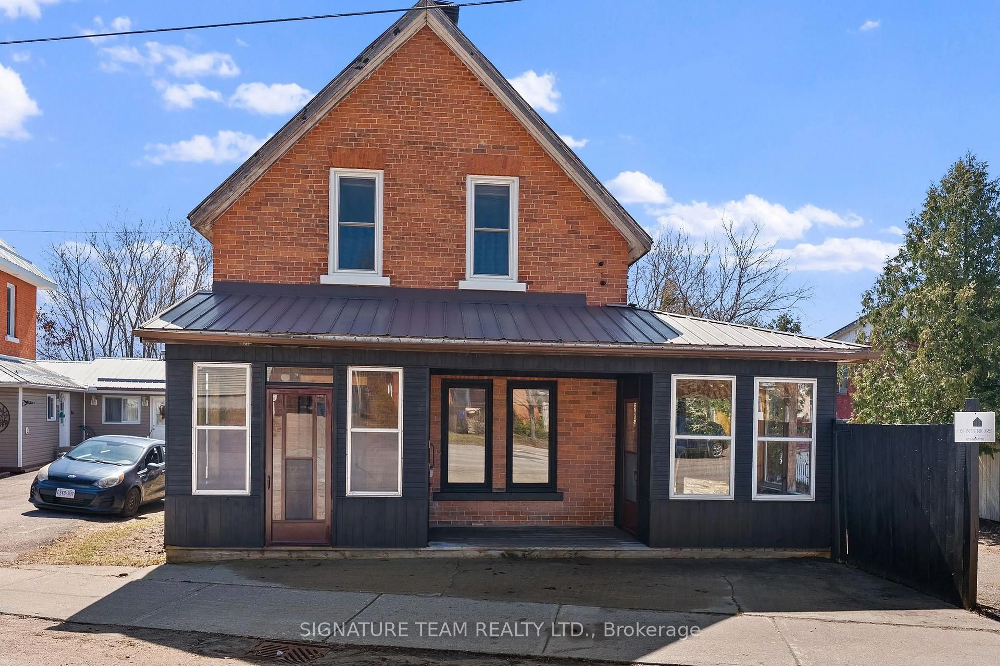 Unknown for 23 Main St, Cobden Ontario K0J 1K0