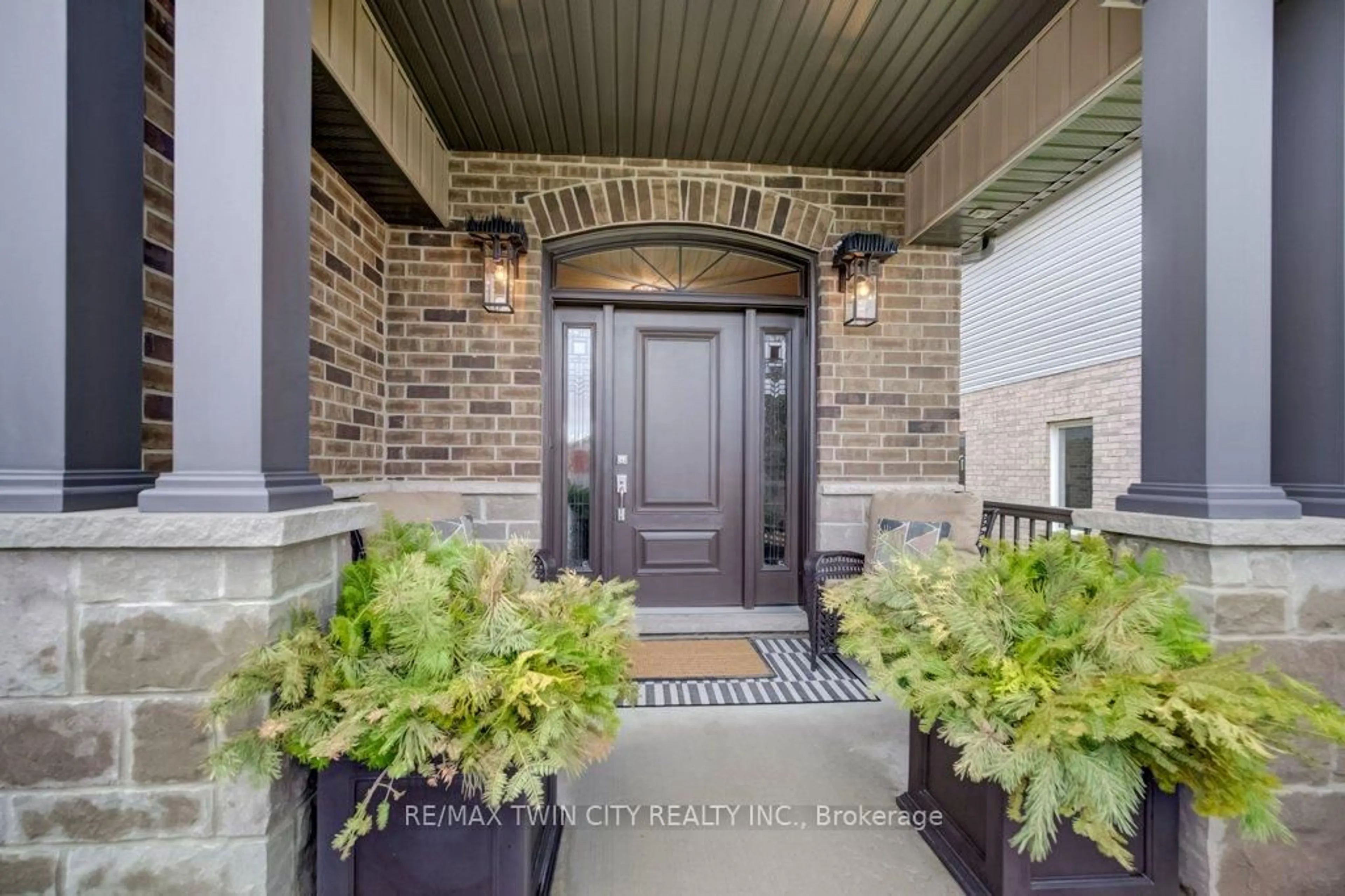 Indoor entryway for 92 Kropf Dr, Wilmot Ontario N3A 4S3