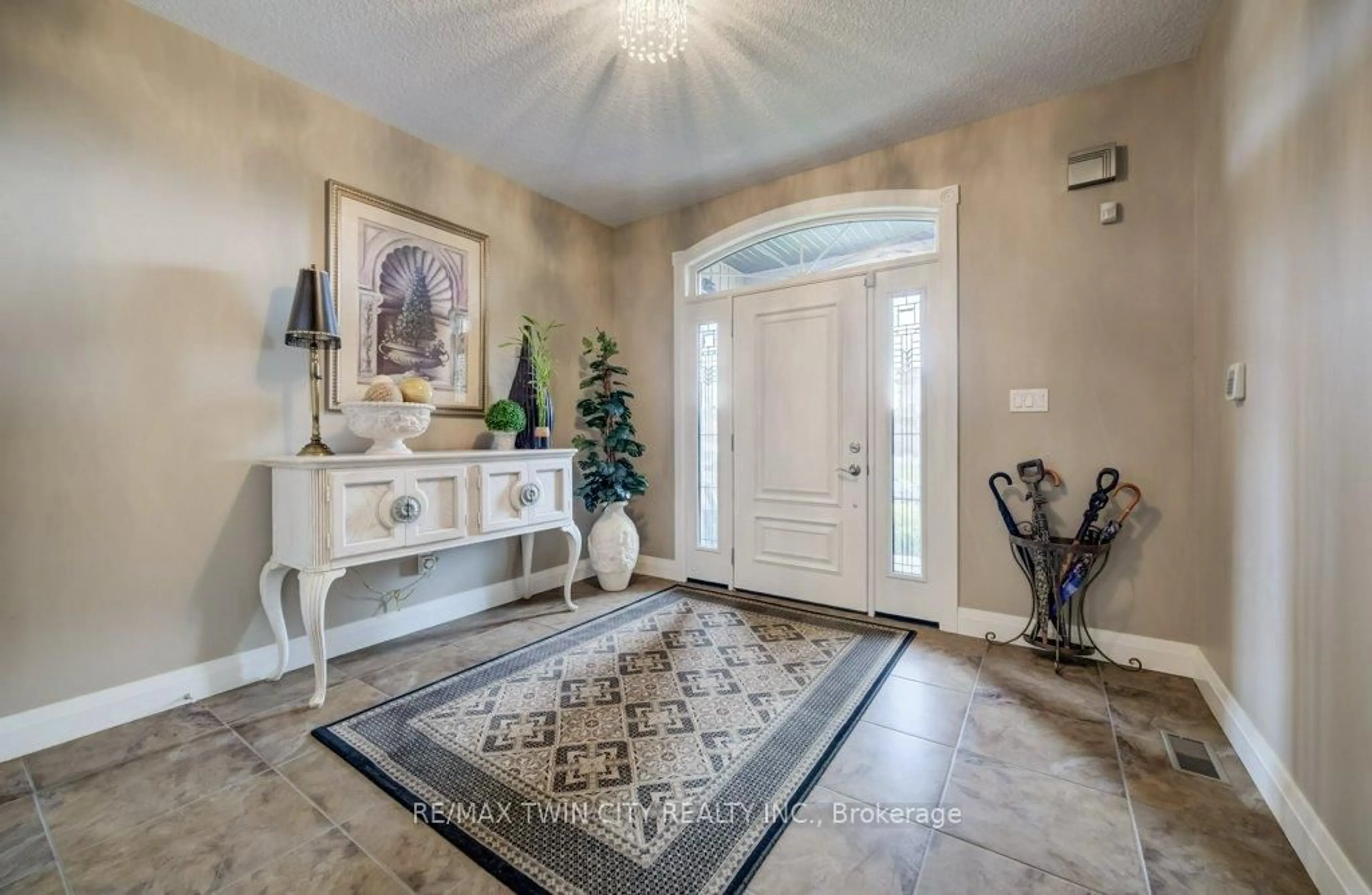 Indoor entryway for 92 Kropf Dr, Wilmot Ontario N3A 4S3