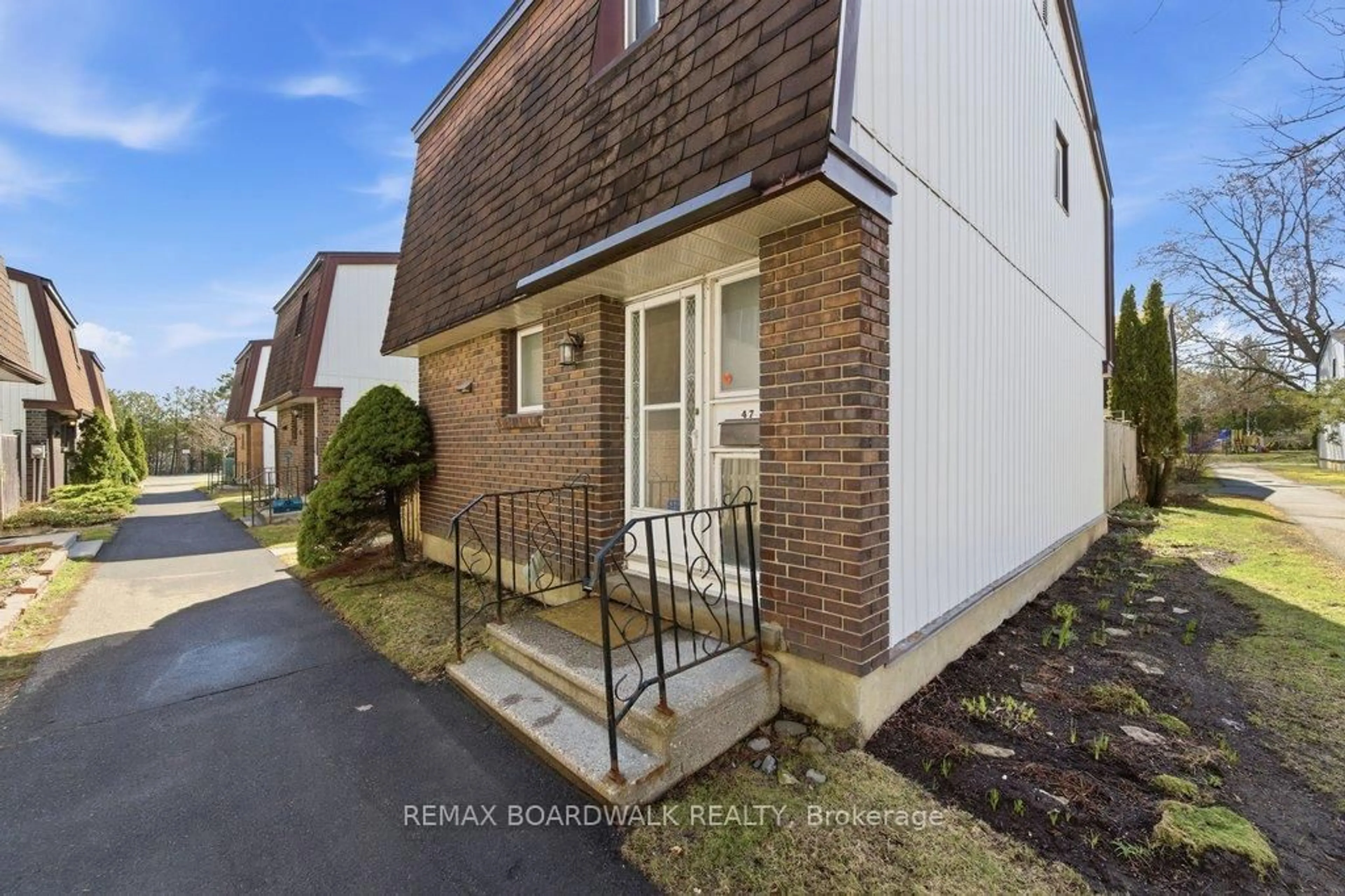 Unknown for 2210 Loyola Ave #47, Ottawa Ontario K1J 8H5