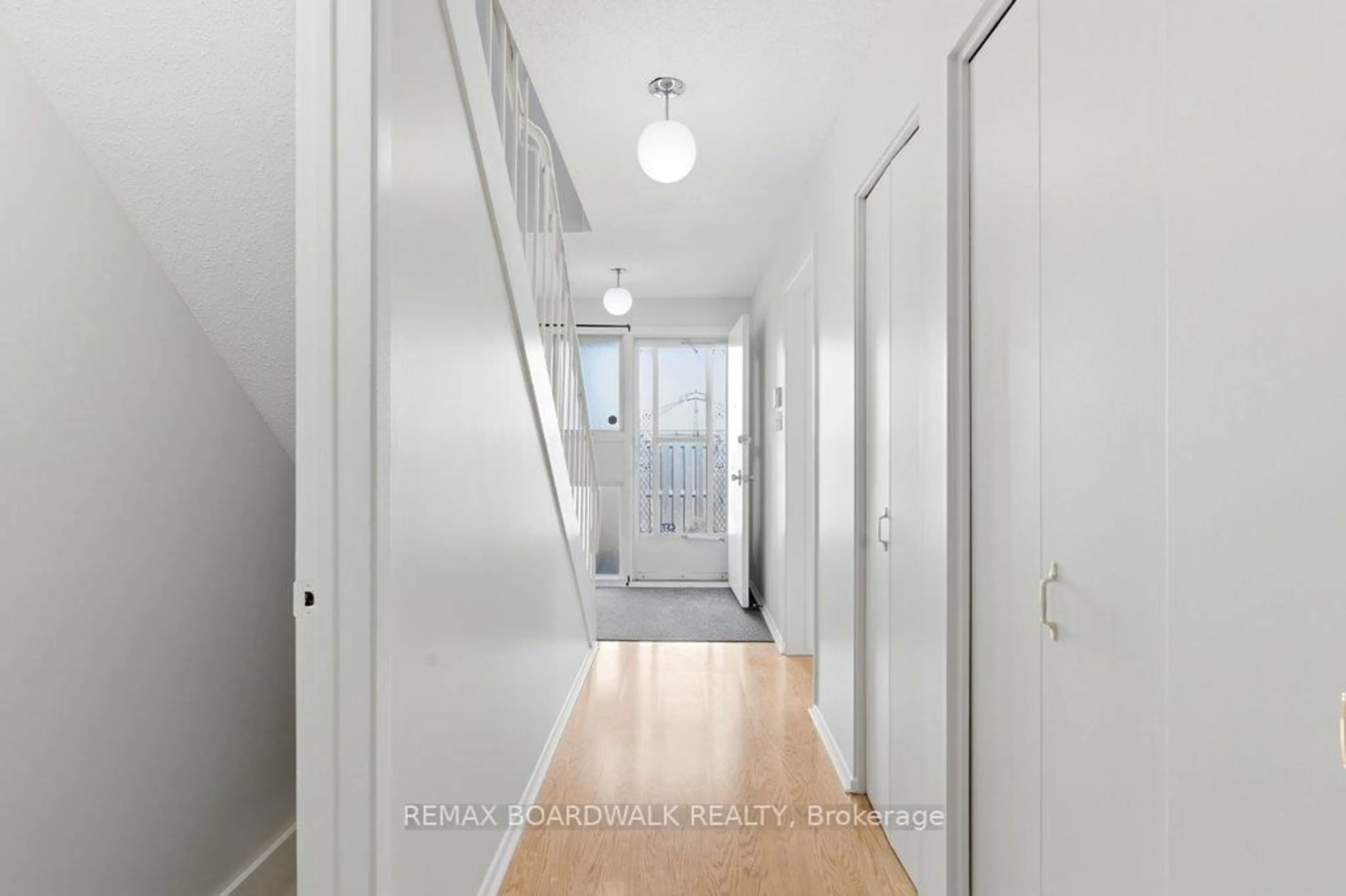 Indoor entryway for 2210 Loyola Ave #47, Ottawa Ontario K1J 8H5