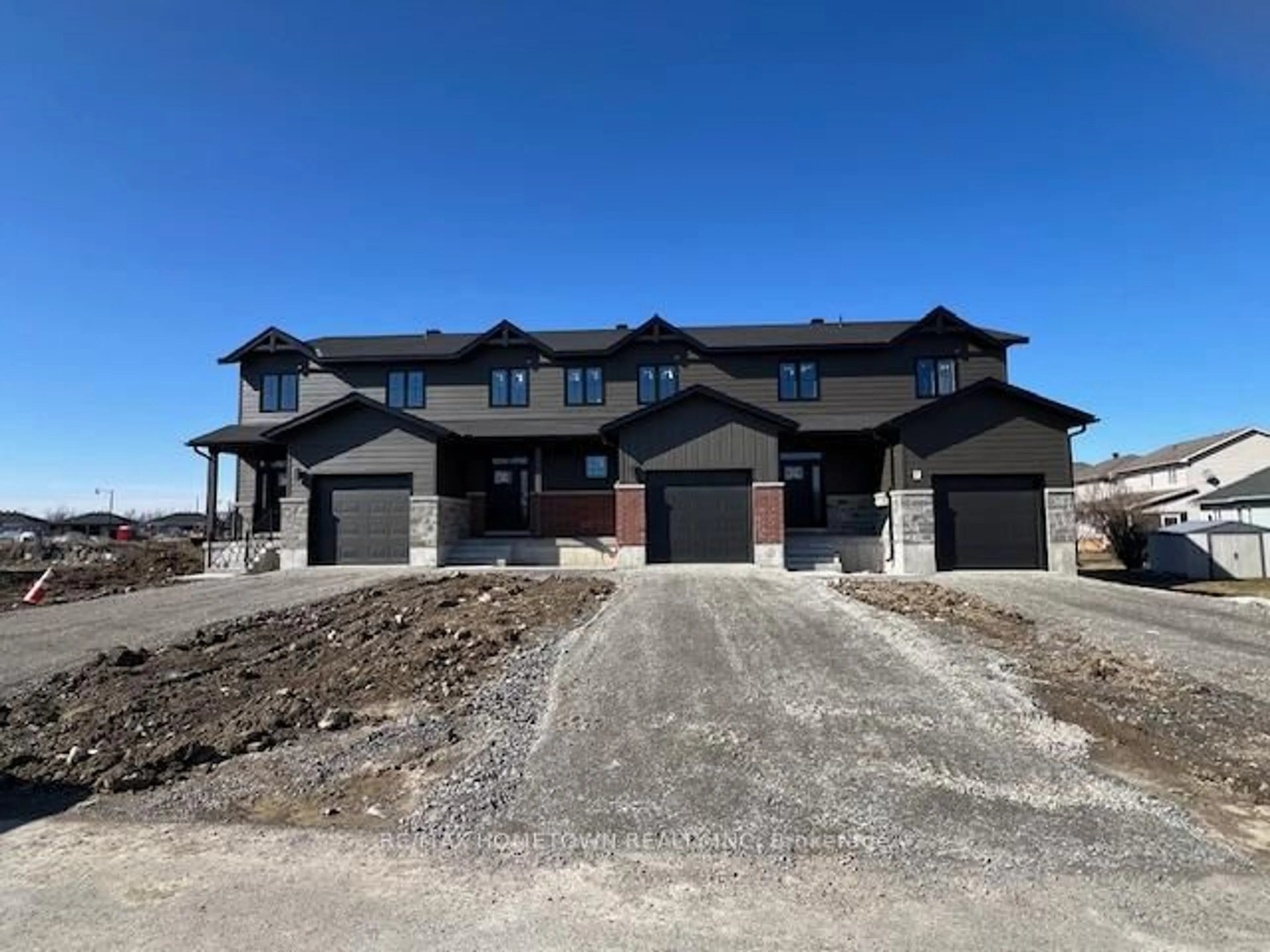 Home with brick exterior material, building for 1009 Dobbie St, Brockville Ontario K6V 7N1