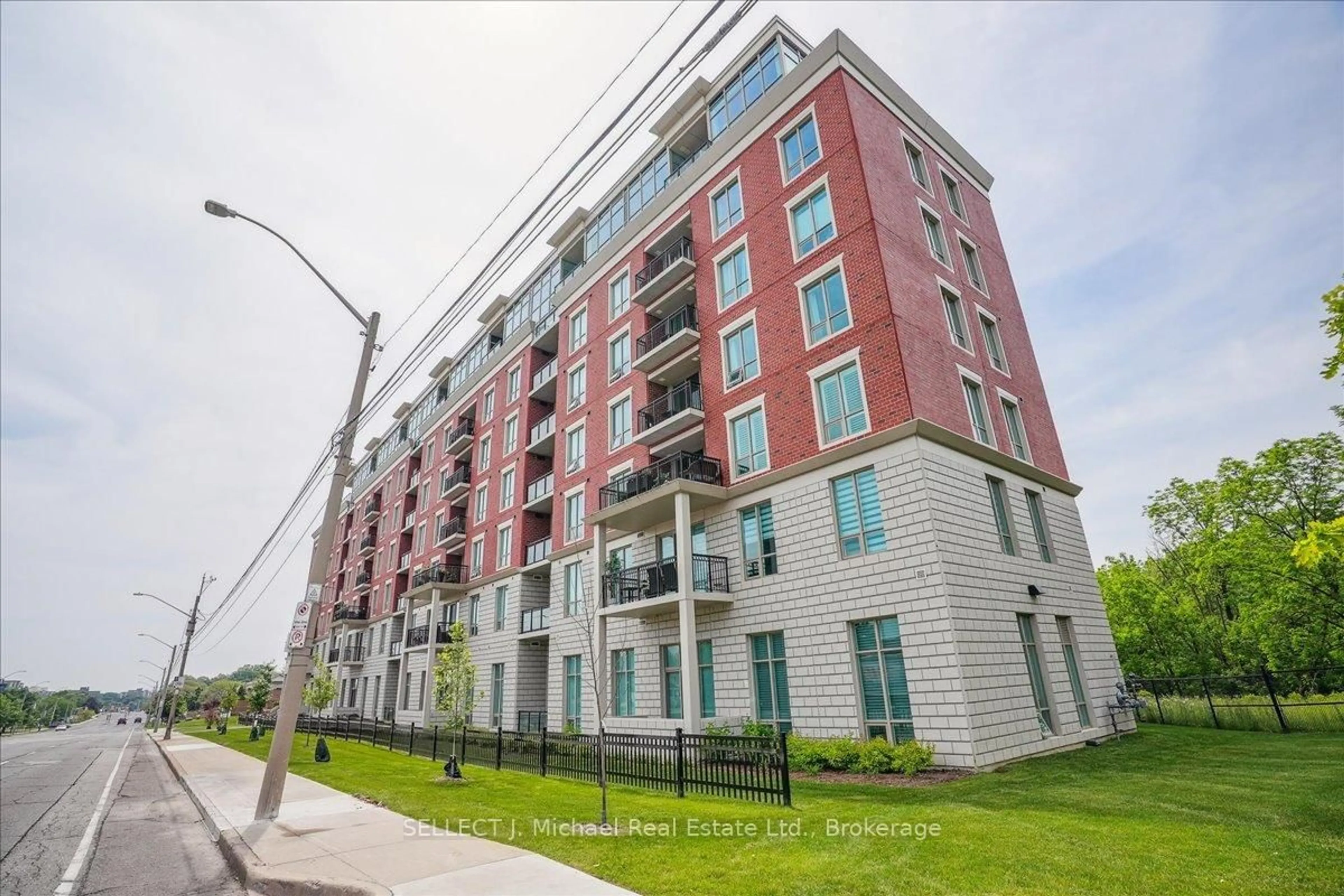 Patio, building for 2750 King St #404, Hamilton Ontario L8G 1J4