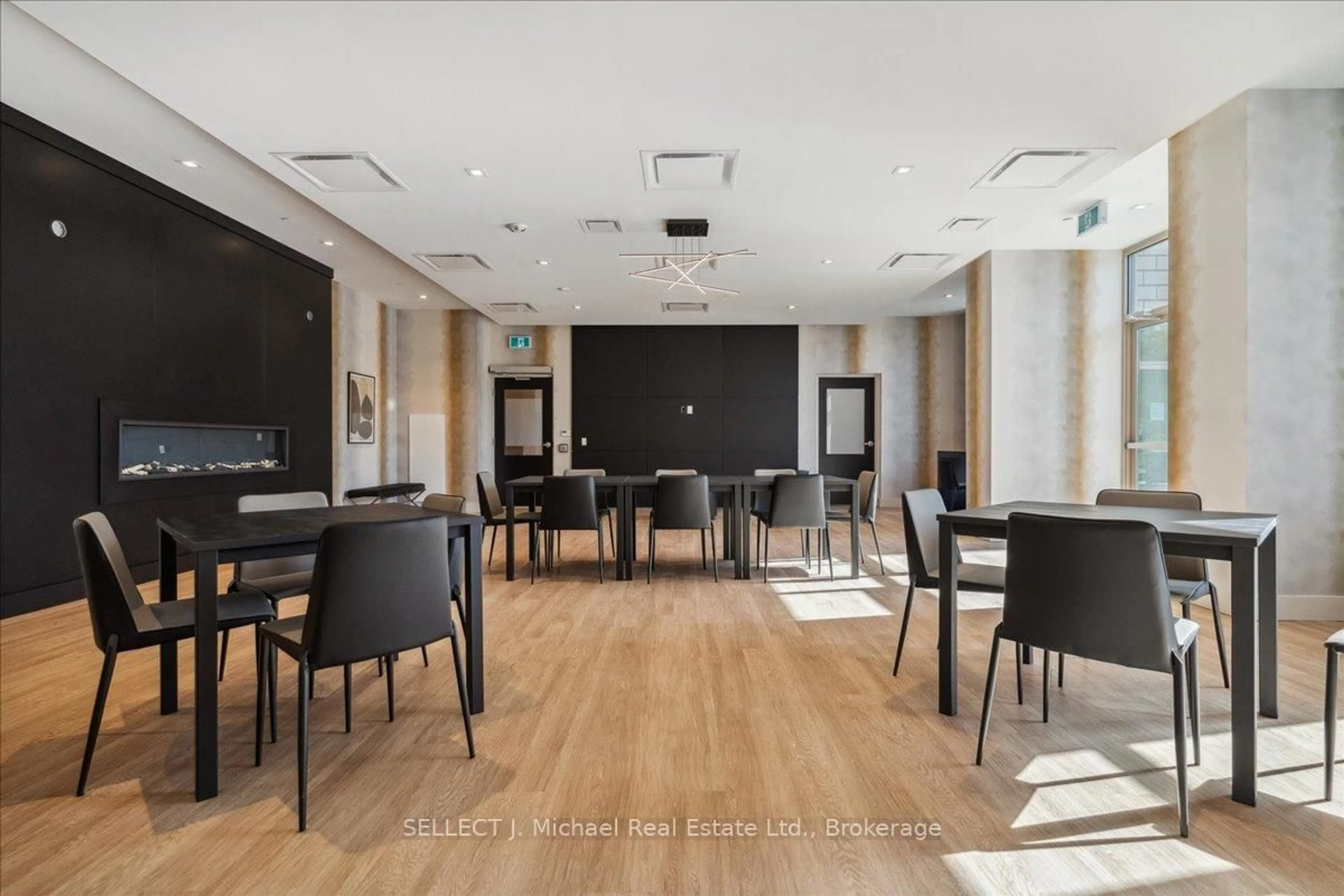 Lobby for 2750 King St #404, Hamilton Ontario L8G 1J4