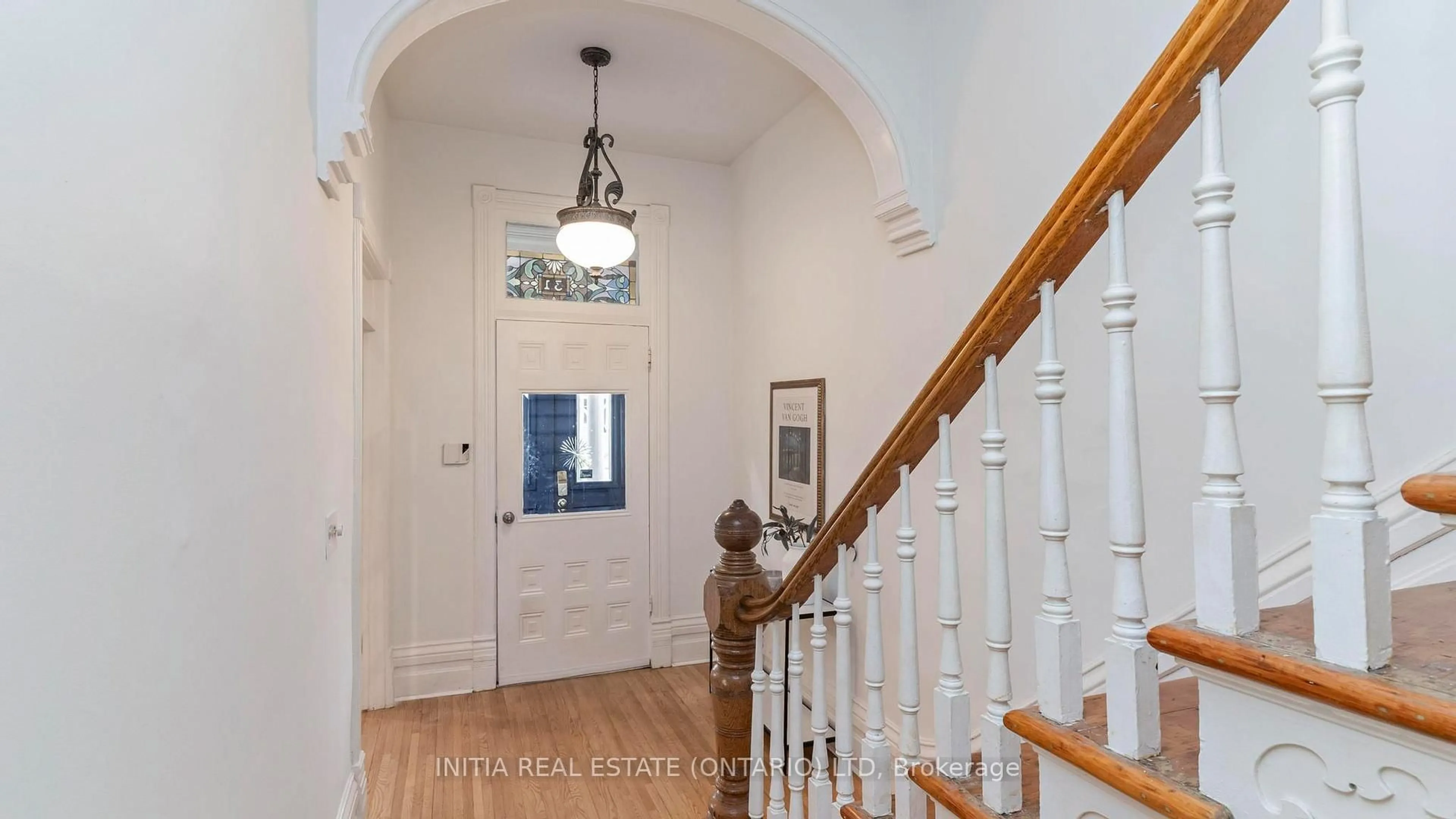 Indoor entryway for 31 Cartwright St, London East Ontario N6B 2W5