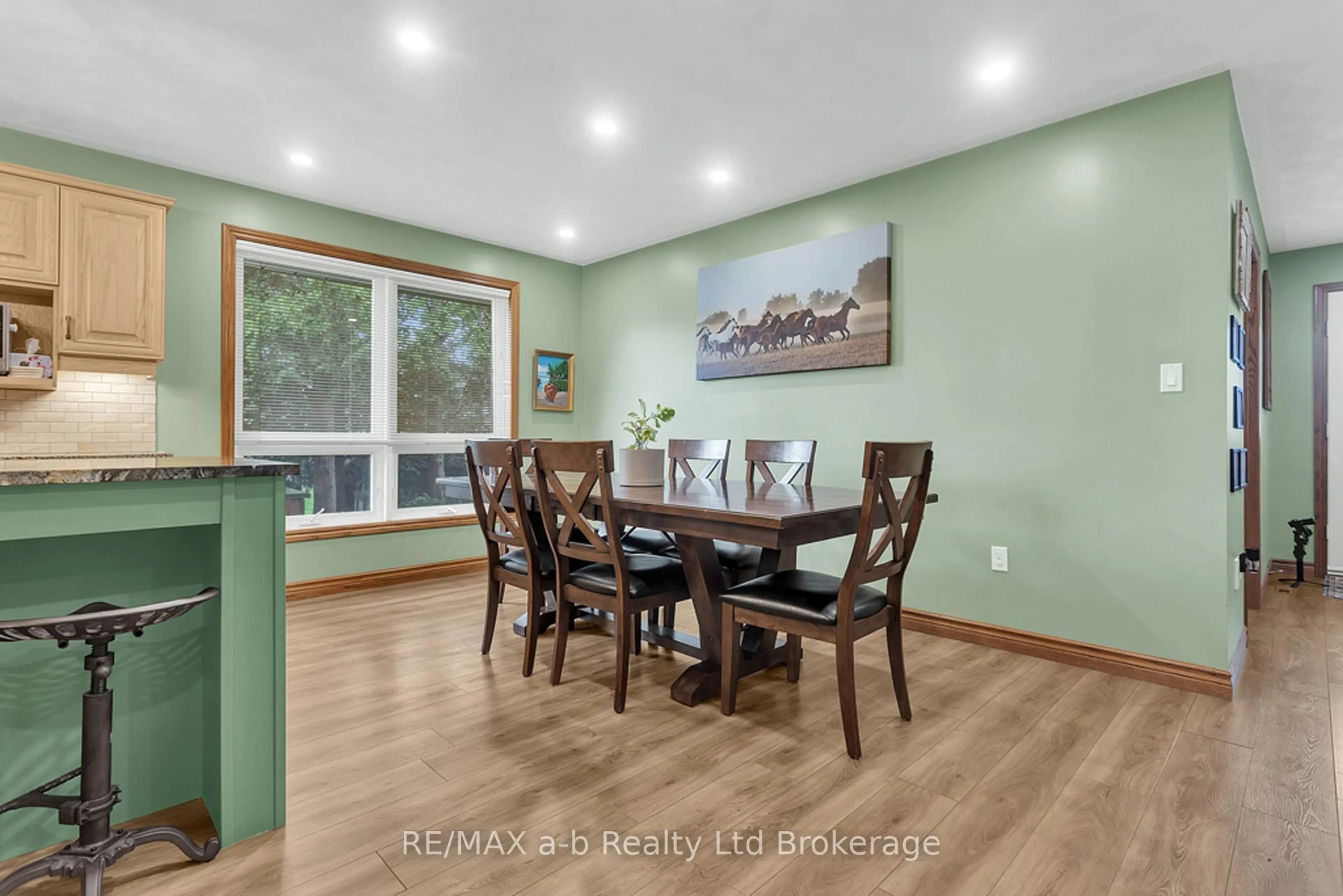 Dining room, wood/laminate floor for 2 Palmer St, Norwich Ontario N0J 1P0