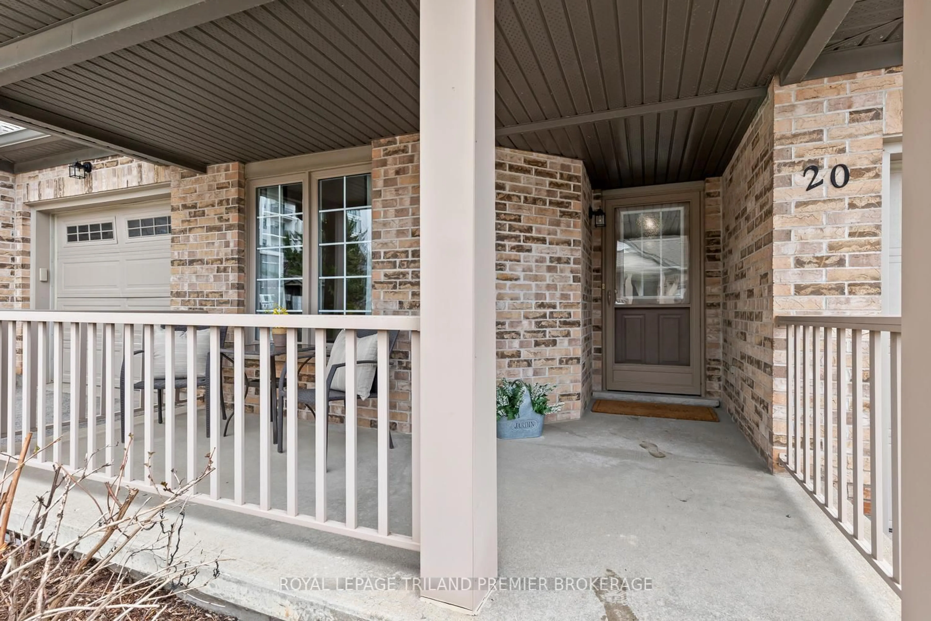 Indoor entryway for 215 North Centre Rd #20, London North Ontario N5X 4E3