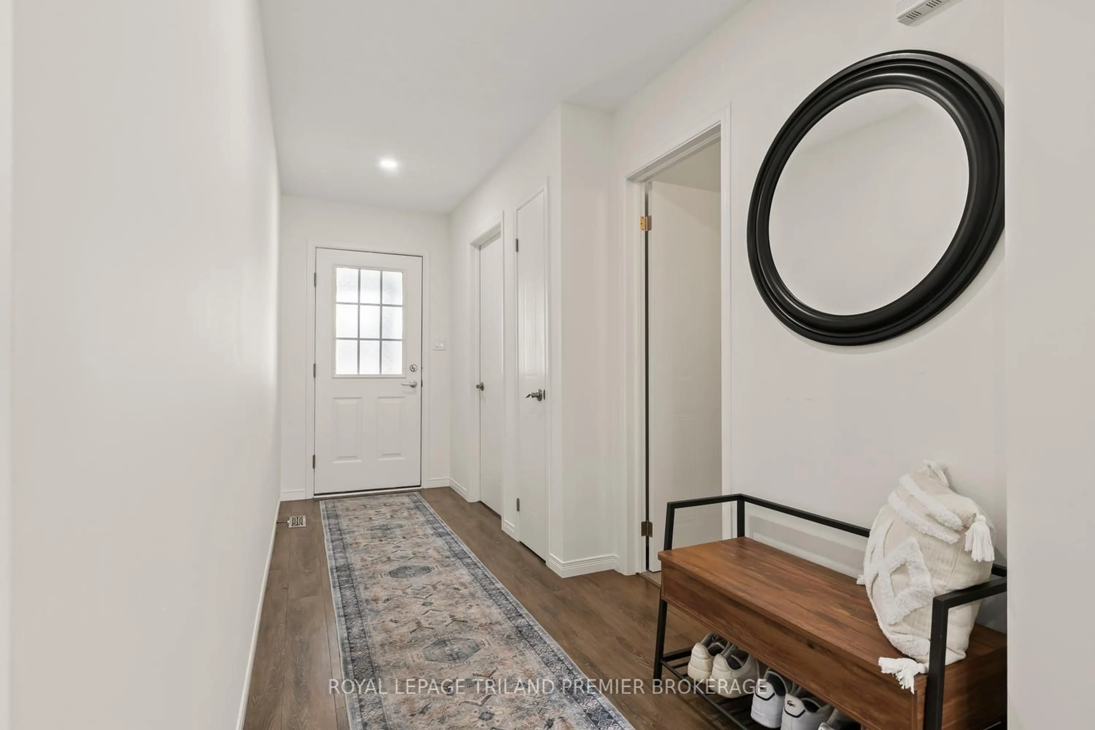 Indoor entryway for 215 North Centre Rd #20, London North Ontario N5X 4E3