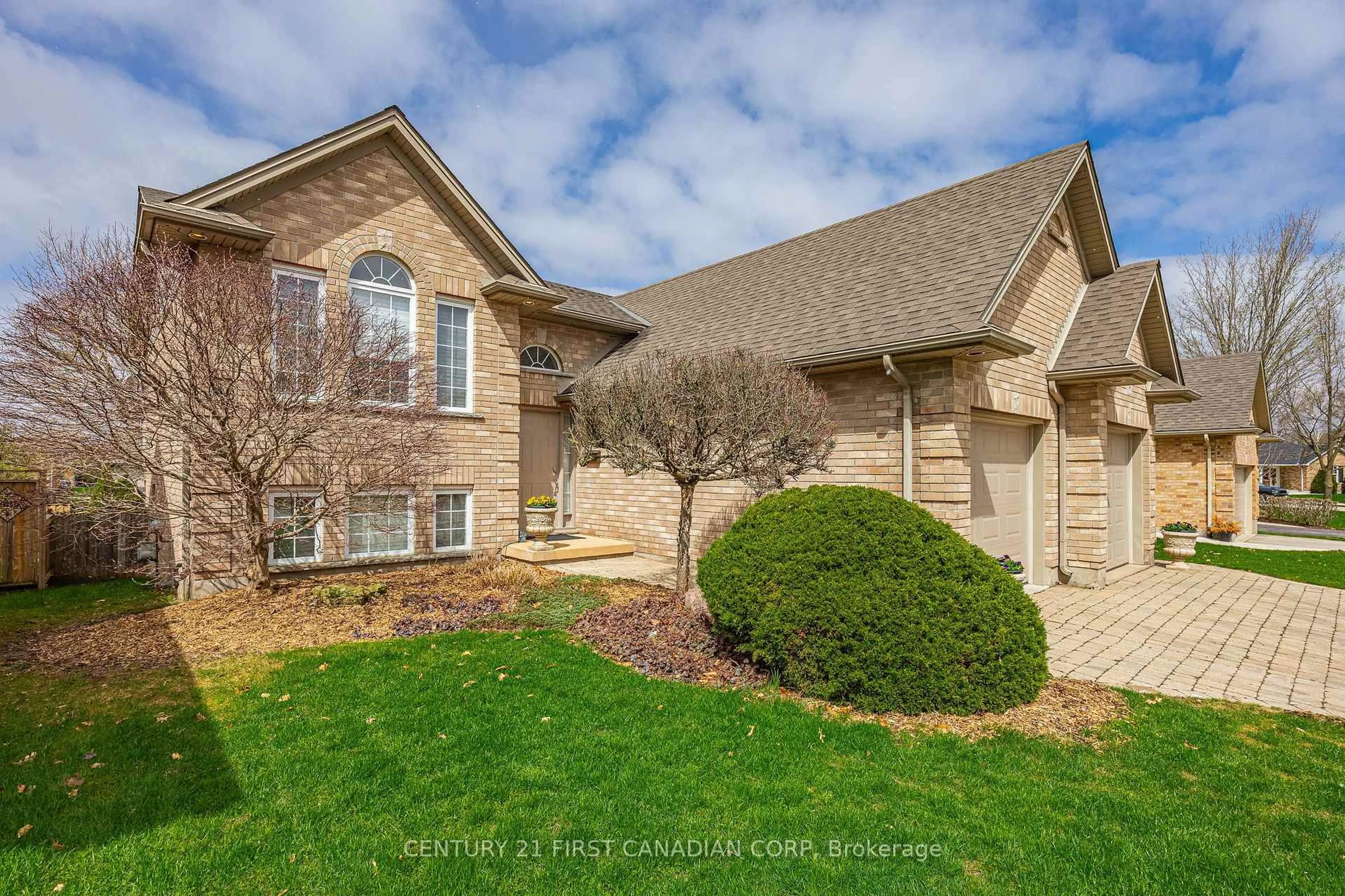 Home with brick exterior material, street for 4 Oakwood Crt, St. Marys Ontario N4X 1B3