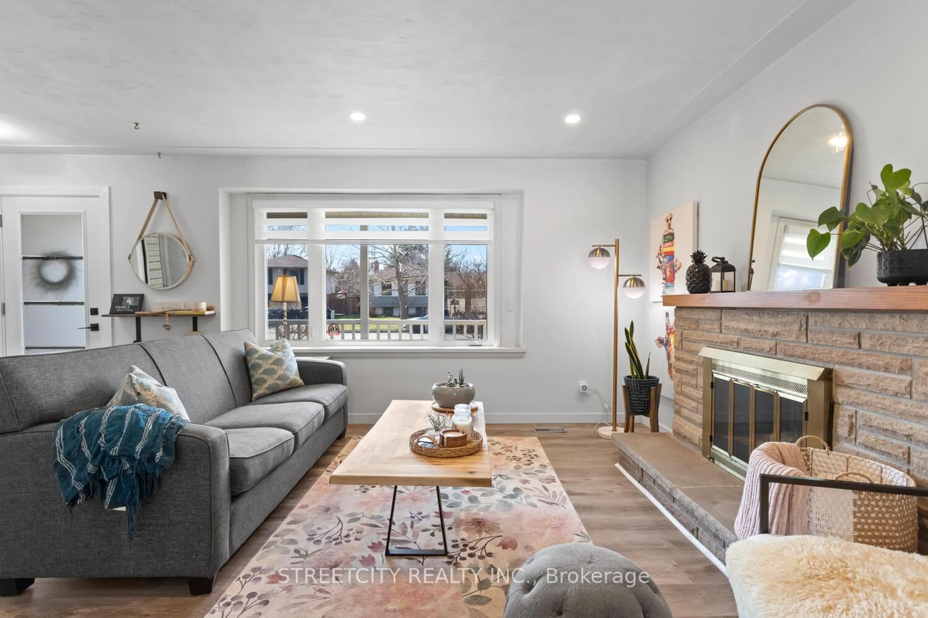 Living room with furniture, unknown for 898 Dalkeith Ave, London North Ontario N5X 1R9