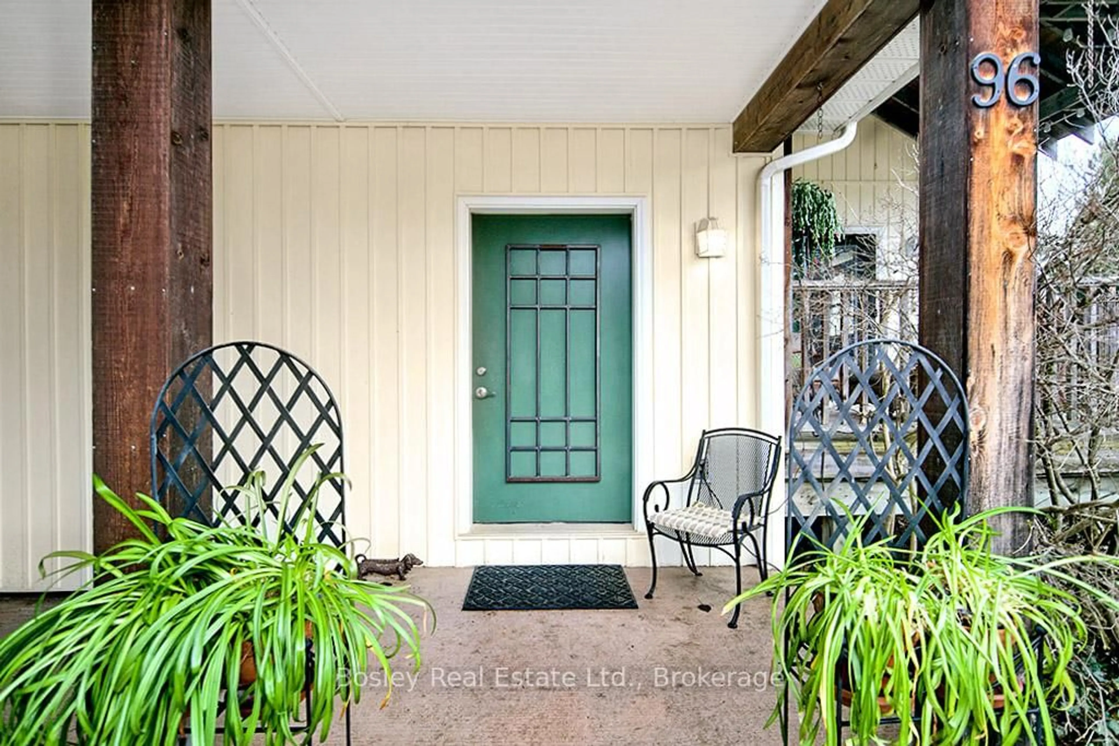 Indoor entryway for 96 Moore Cres, Blue Mountains Ontario N0H 2P0