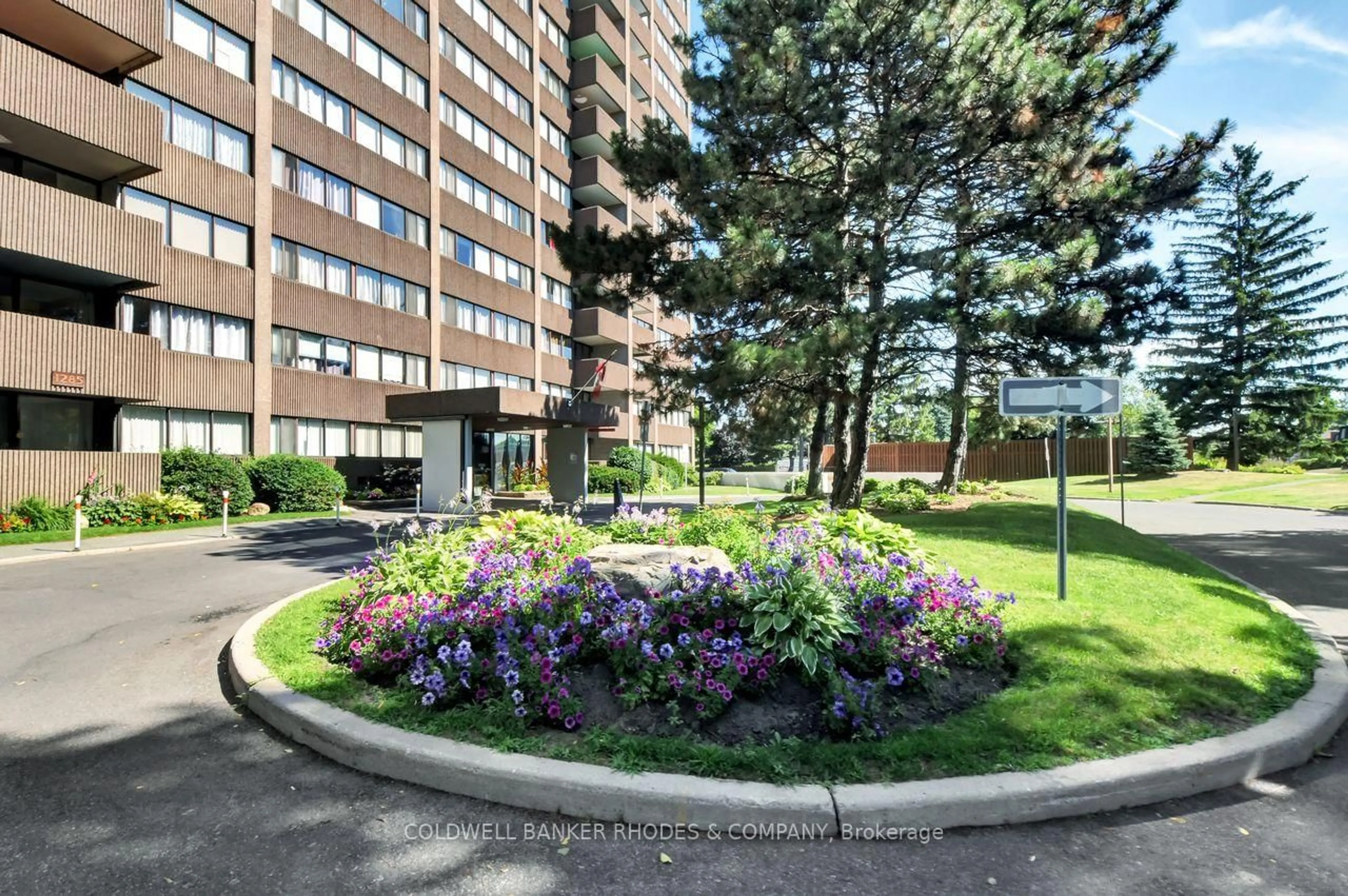Patio, street for 1285 Cahill Dr #1308, Ottawa Ontario K1V 9A7