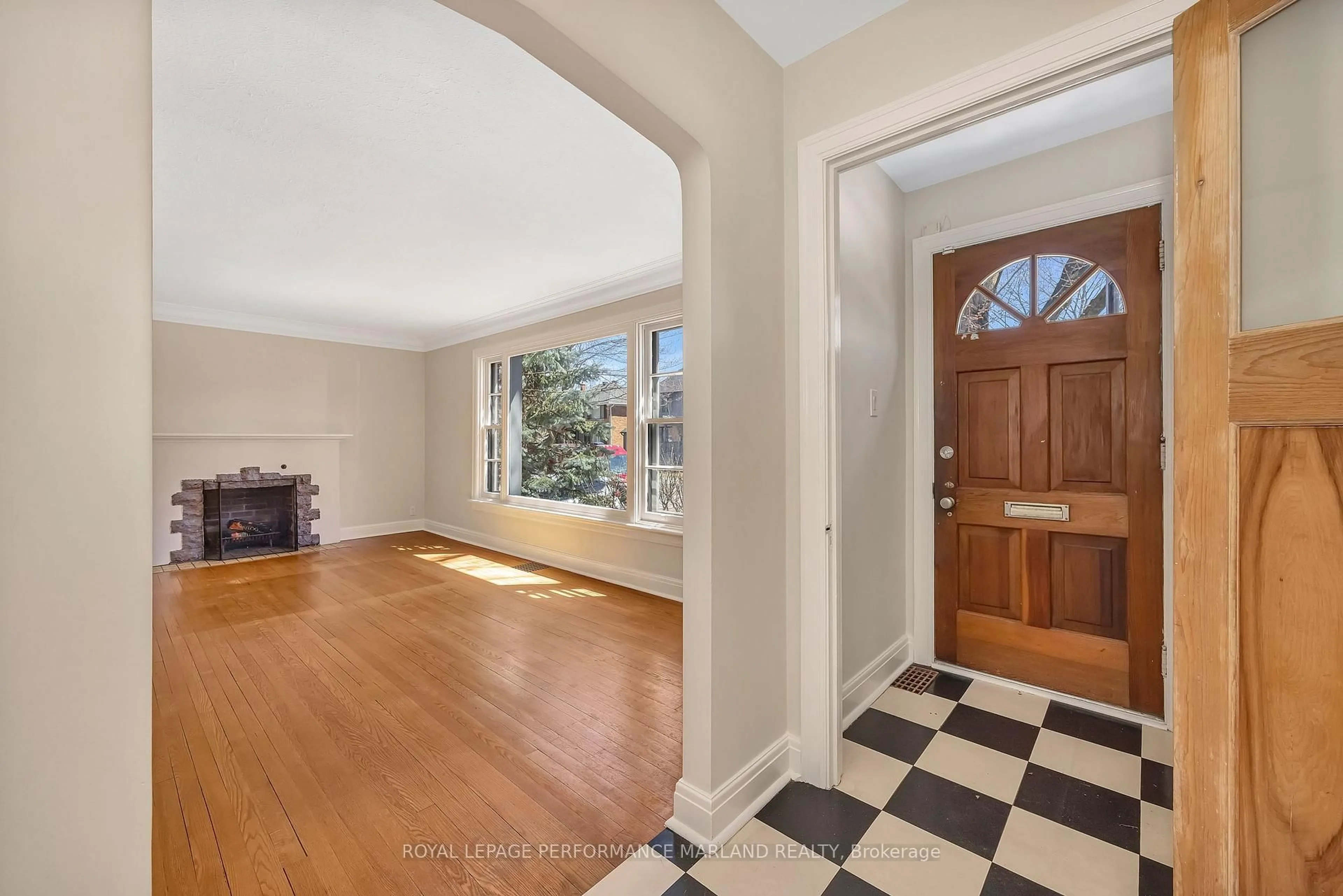 Indoor entryway for 65 Southern Dr, Ottawa Ontario K1S 0P5