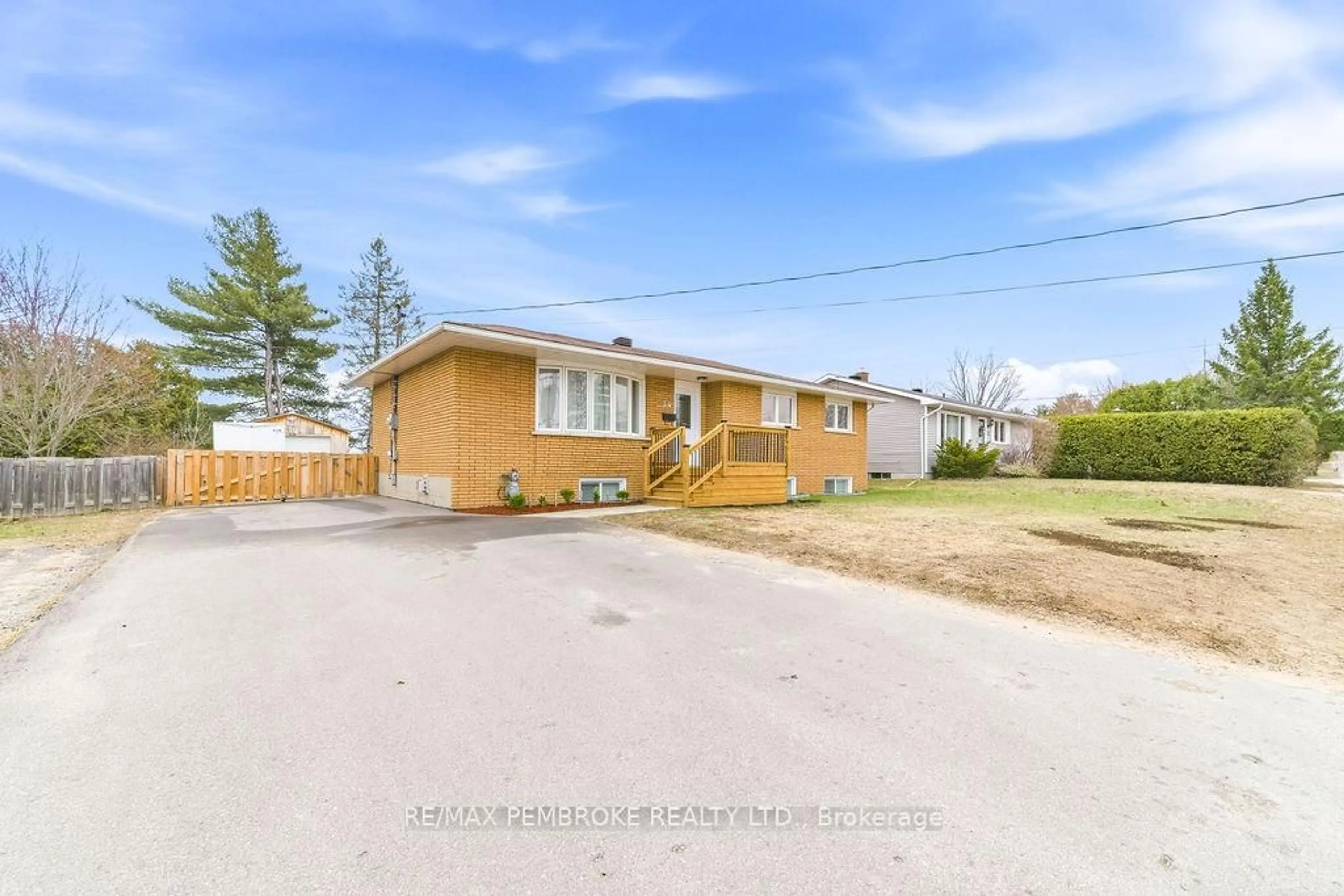 A pic from outside/outdoor area/front of a property/back of a property/a pic from drone, street for 34 John St, Petawawa Ontario K8H 1S7