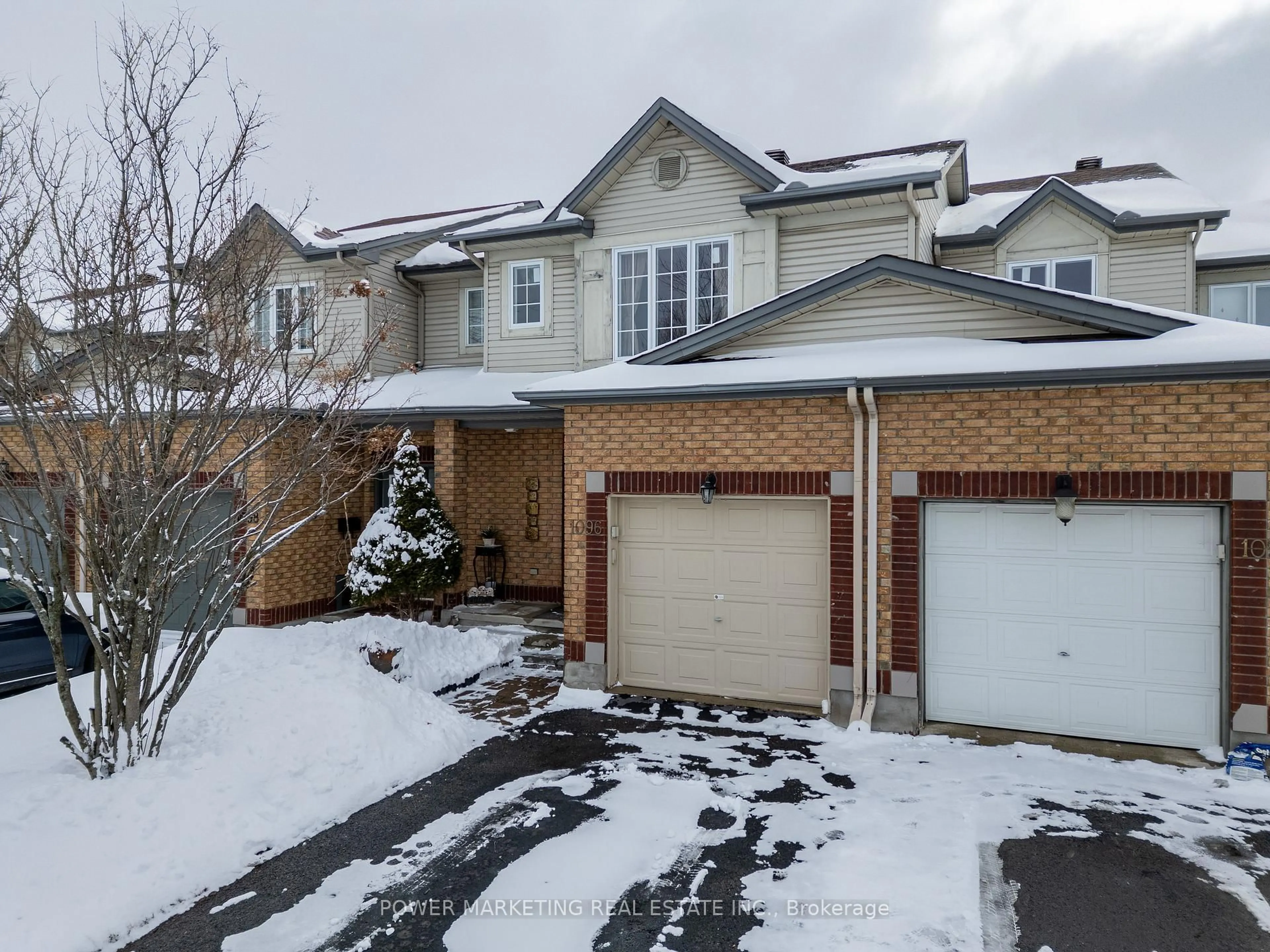 A pic from outside/outdoor area/front of a property/back of a property/a pic from drone, street for 1096 BALLANTYNE Dr, Ottawa Ontario K4A 4C6