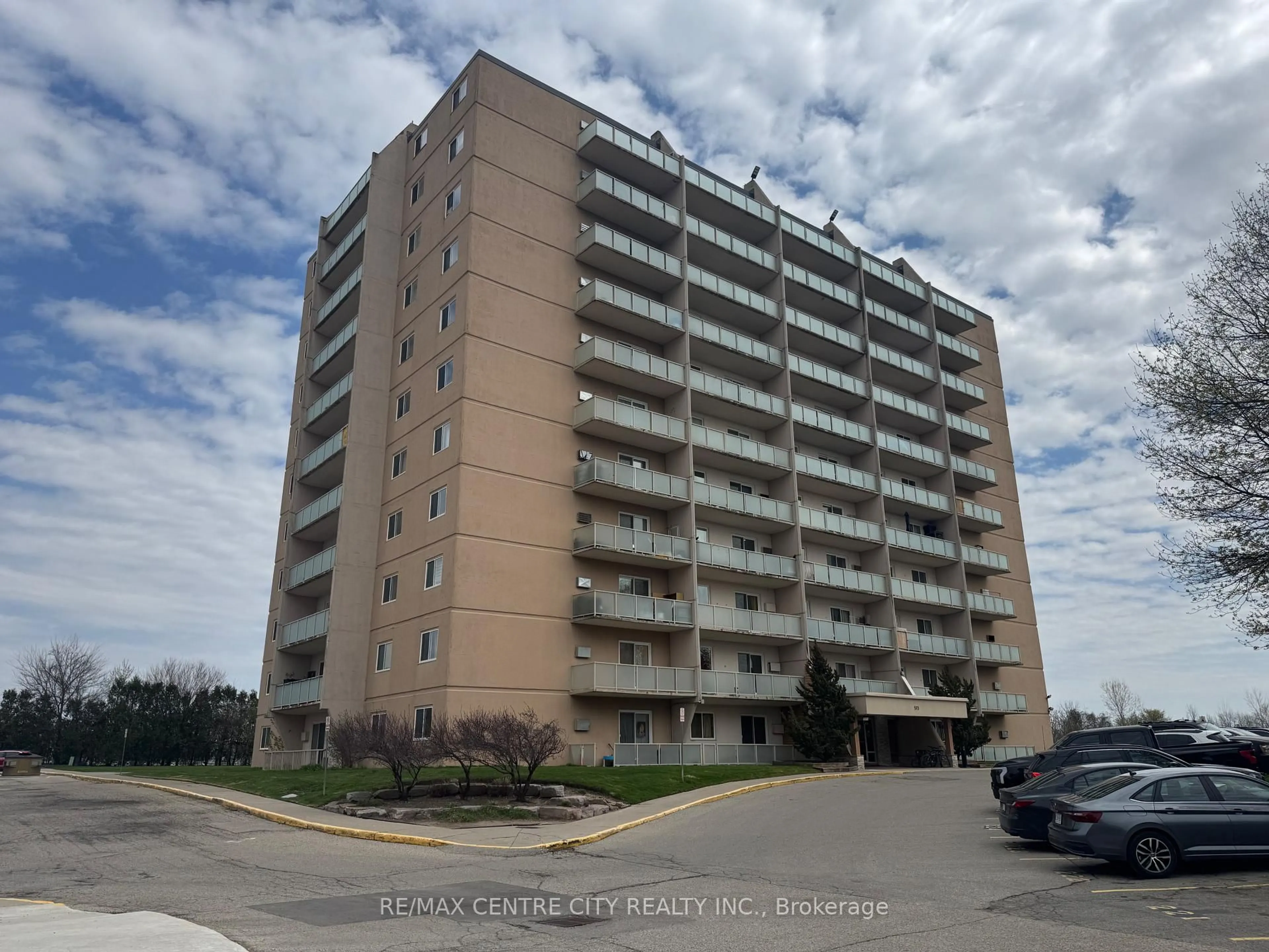 A pic from outside/outdoor area/front of a property/back of a property/a pic from drone, building for 573 Mornington Ave #805, London East Ontario N5Y 4T9