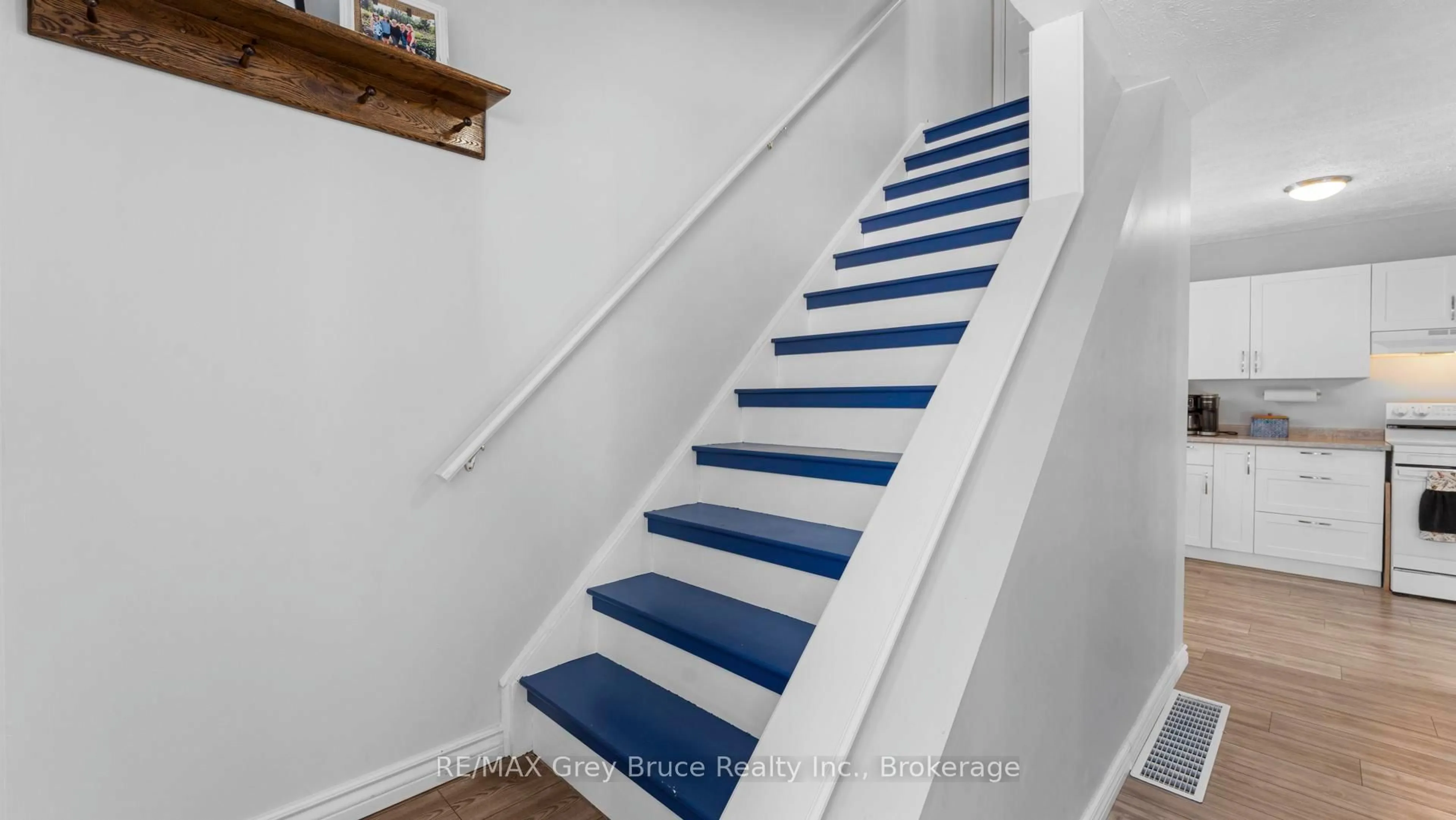 Stairs for 1666 3rd Ave, Owen Sound Ontario N4K 4R4