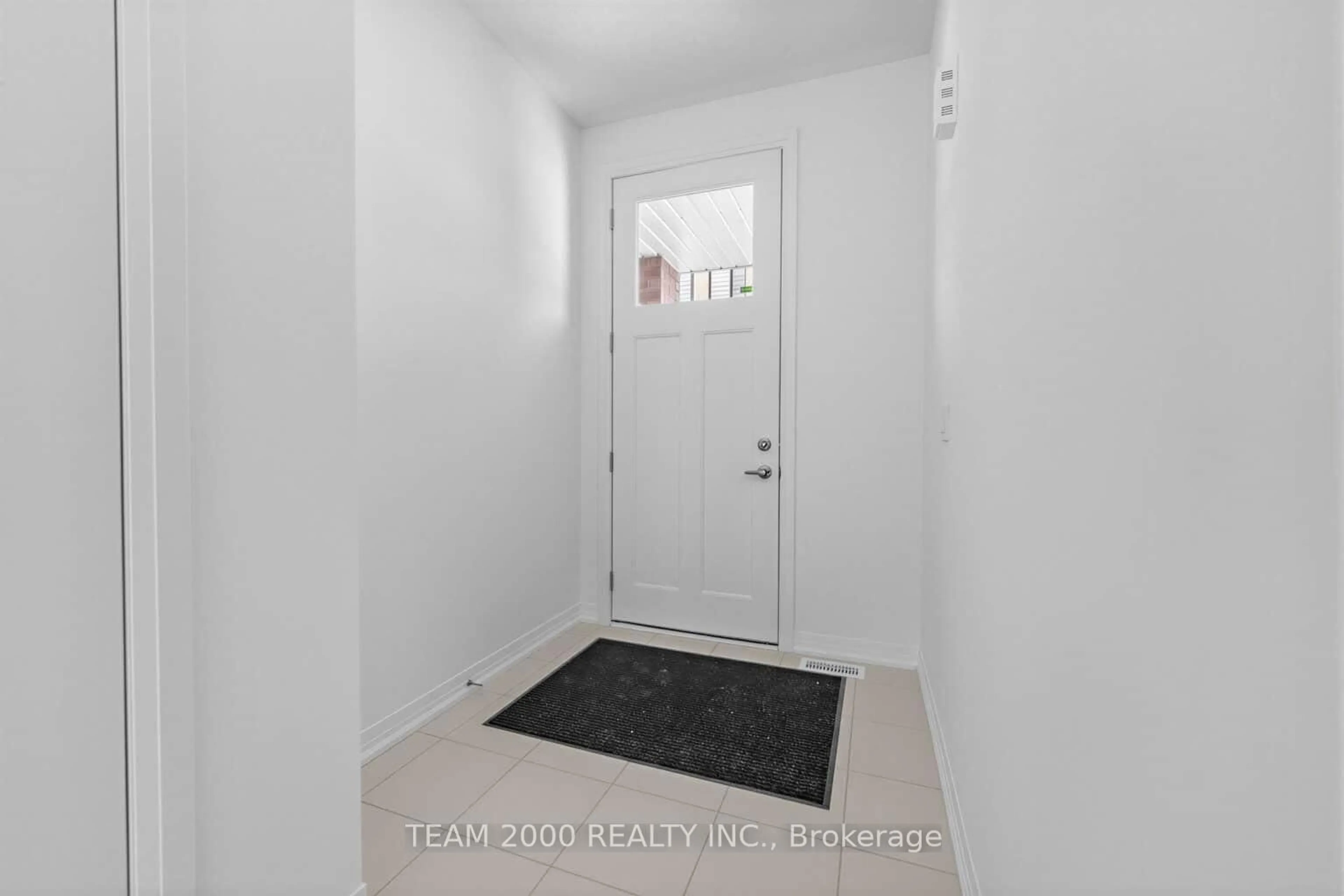 Indoor entryway for 474 Provident Way #33, Hamilton Ontario L0R 1W0