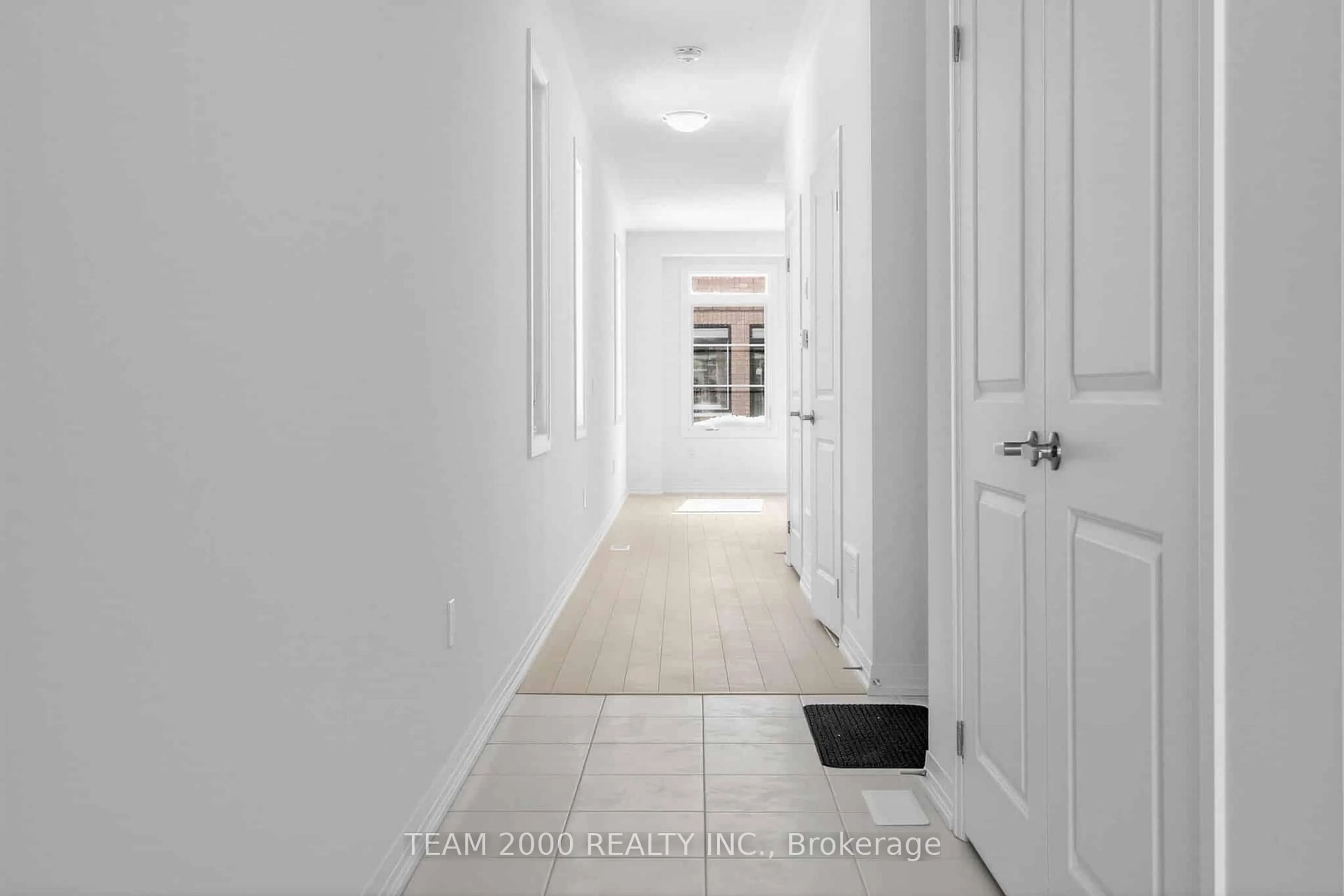 Indoor entryway for 474 Provident Way #33, Hamilton Ontario L0R 1W0
