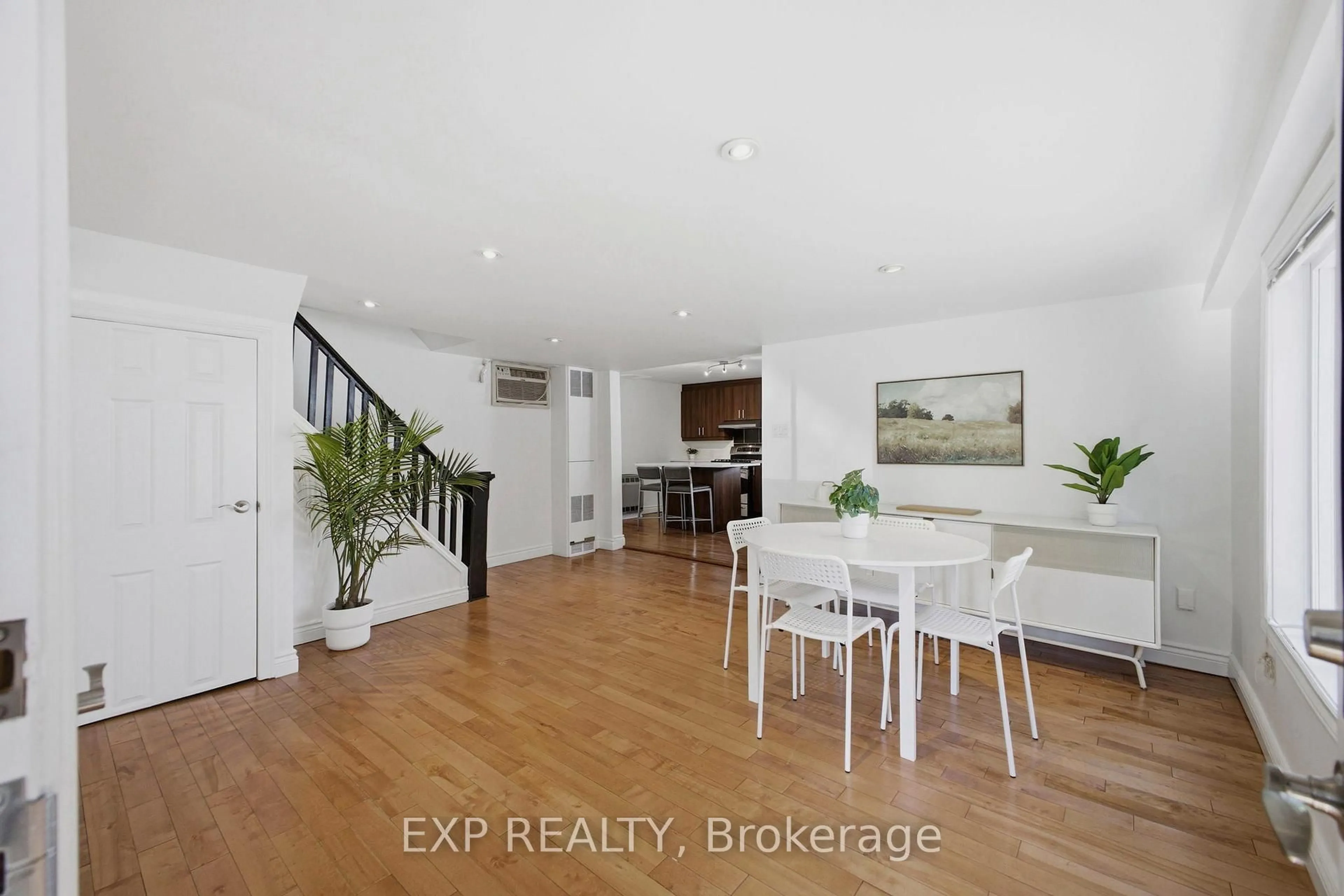 Unknown for 203 Carruthers Ave, Ottawa Ontario K1Y 1N6