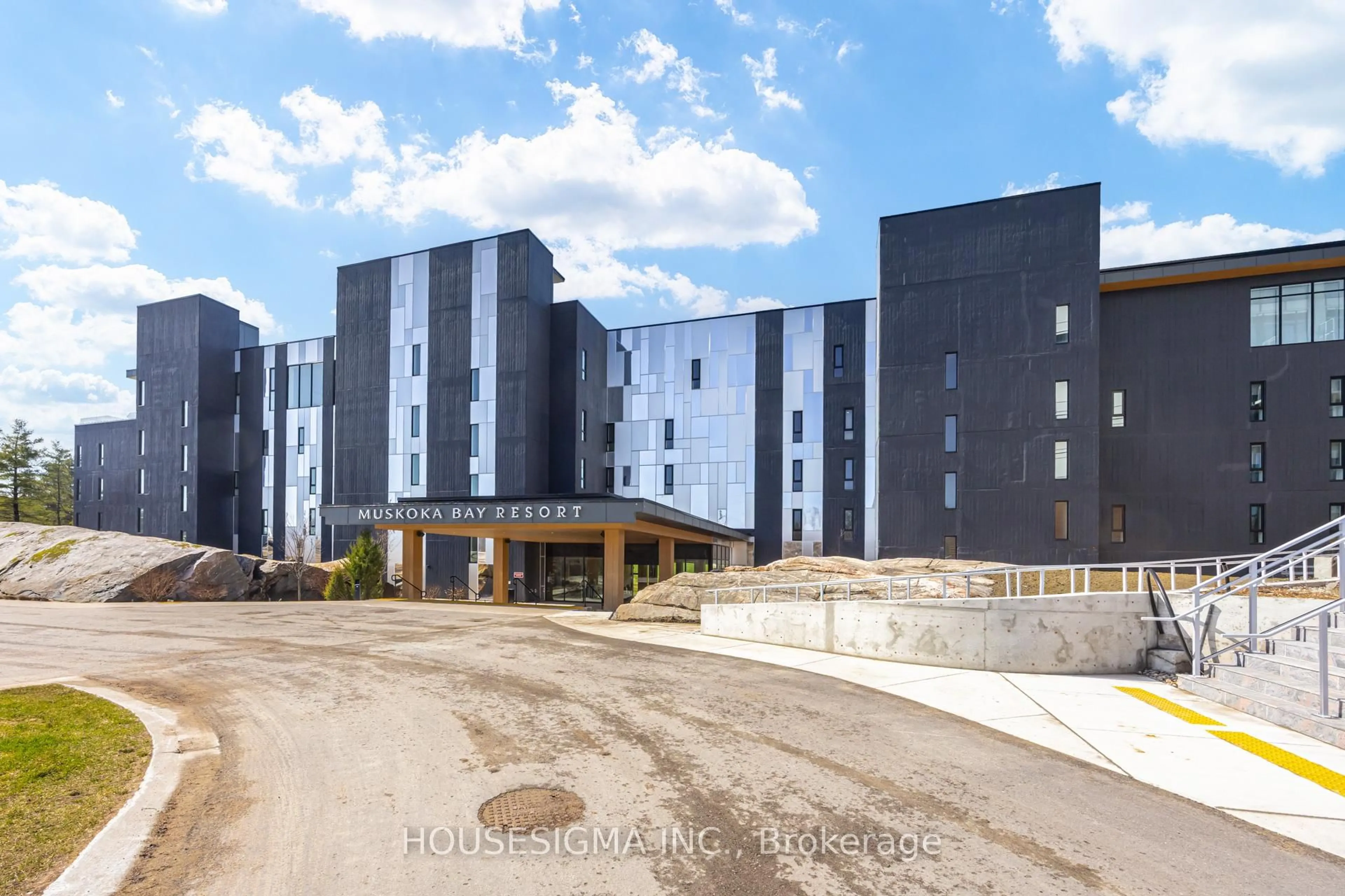 Unknown for 120 Carrick Tr #313, Gravenhurst Ontario P1P 0A2