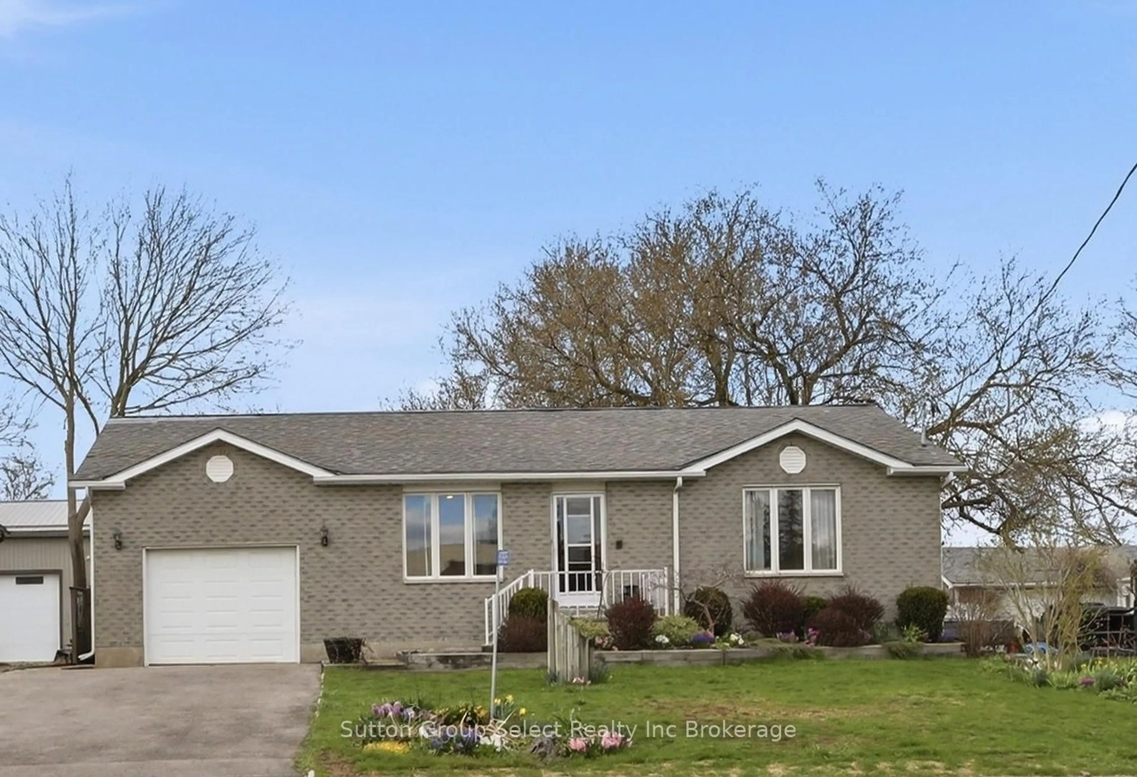 Home with vinyl exterior material, street for 383925 Salford Rd, South-West Oxford Ontario N0J 1W0