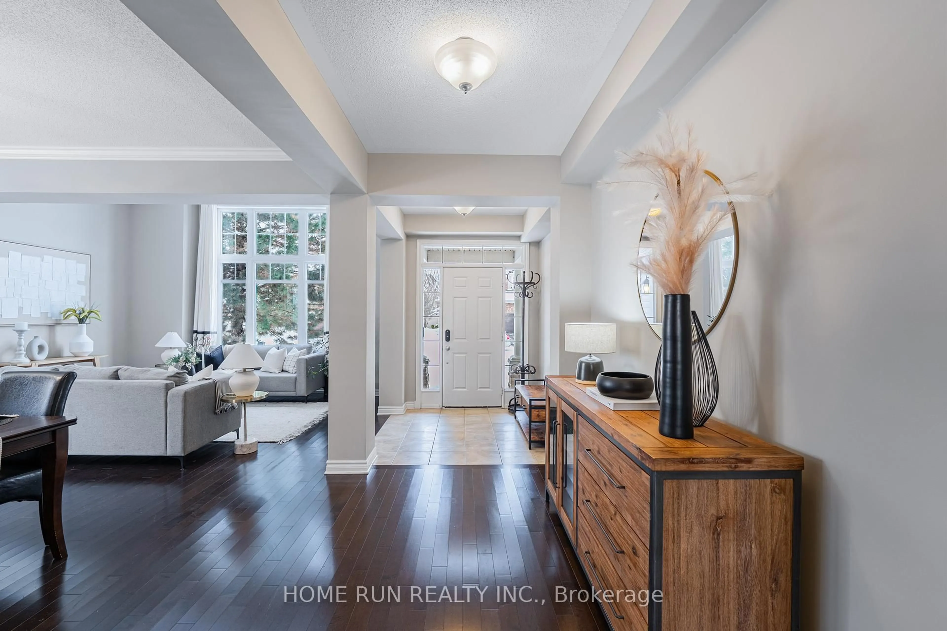 Indoor entryway for 107 Panisset Ave, Ottawa Ontario K2T 0E2