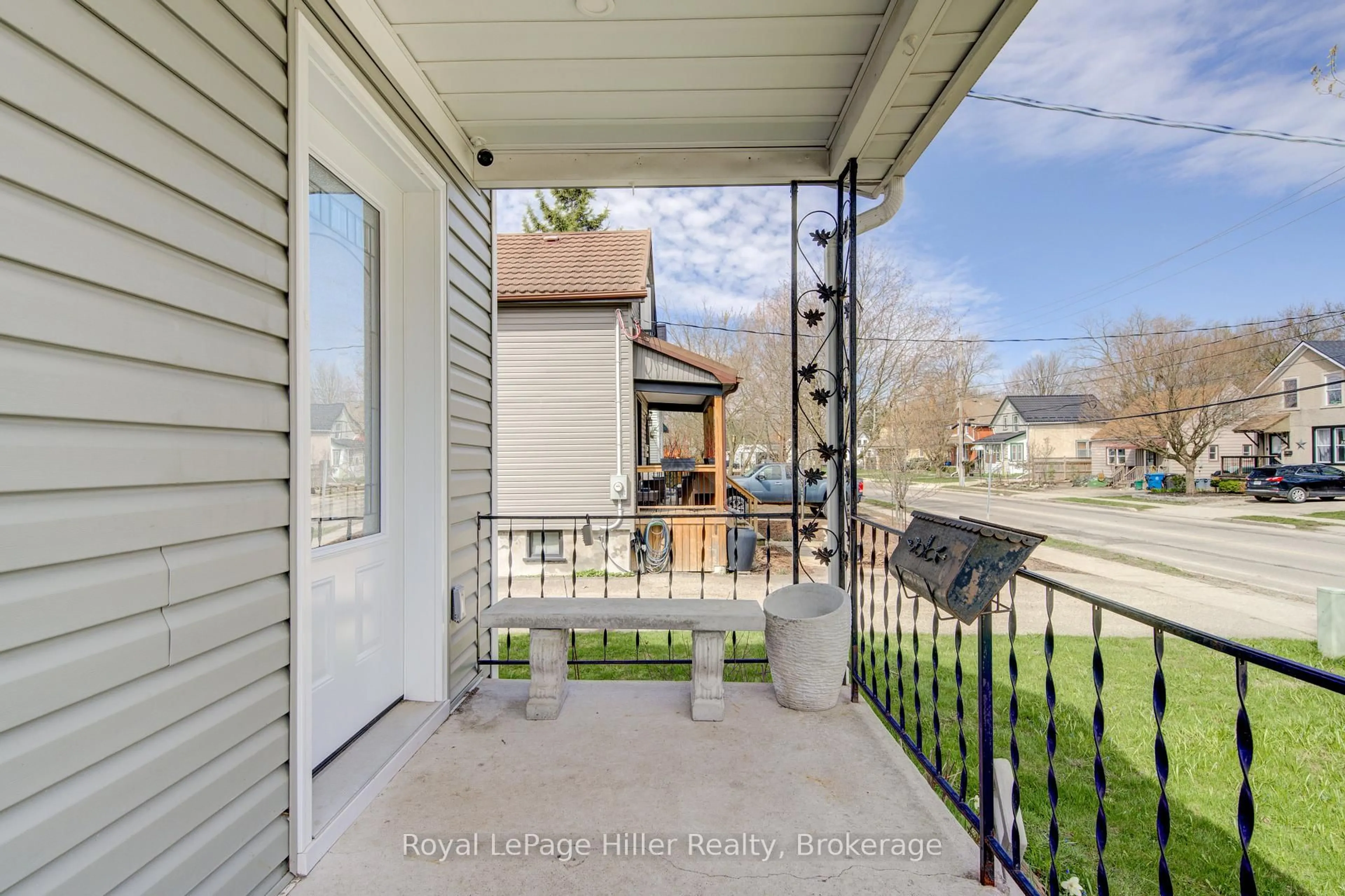 Patio, street for 31 Norfolk St, Stratford Ontario N5A 3Y6