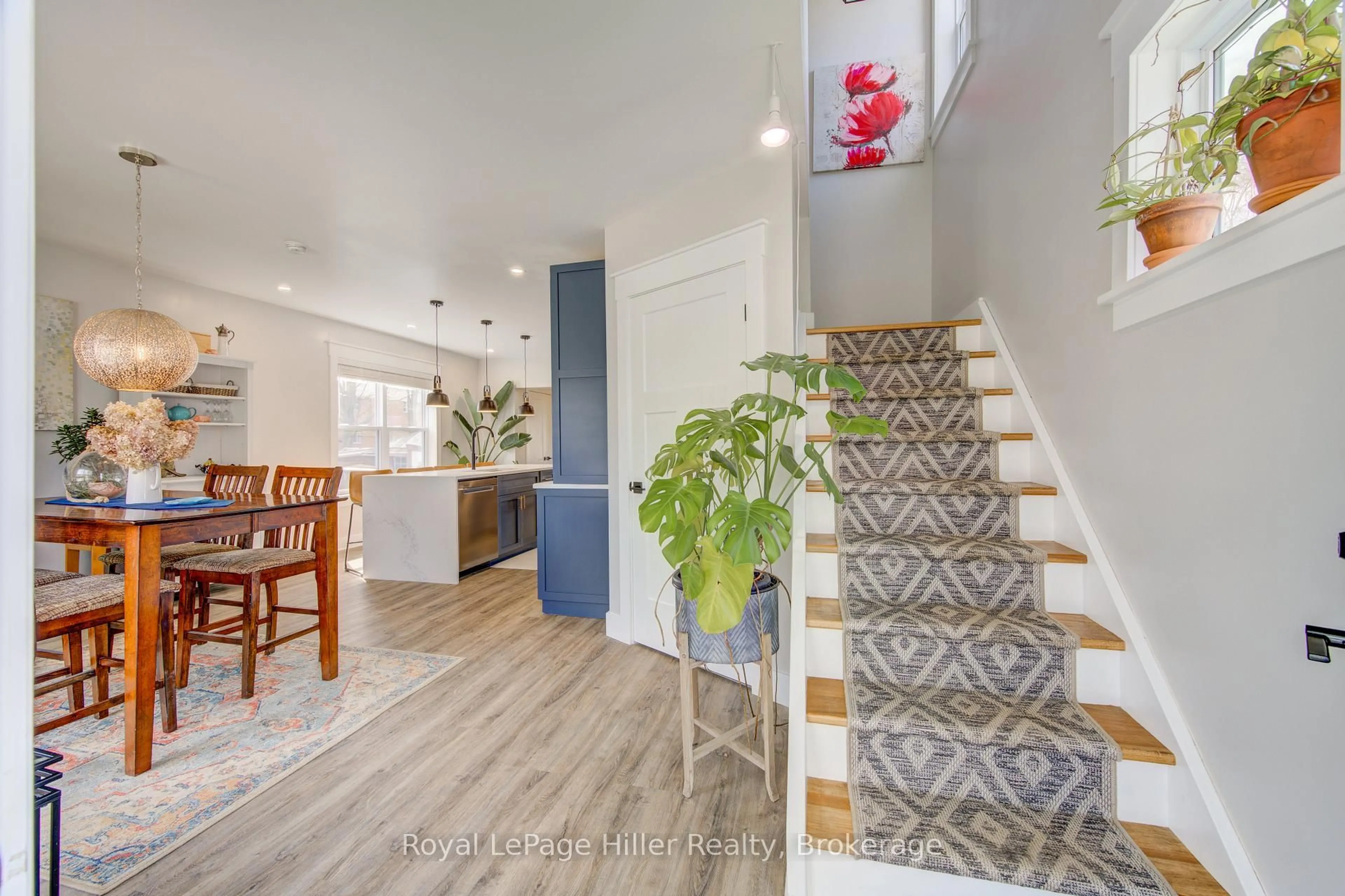 Indoor entryway for 31 Norfolk St, Stratford Ontario N5A 3Y6